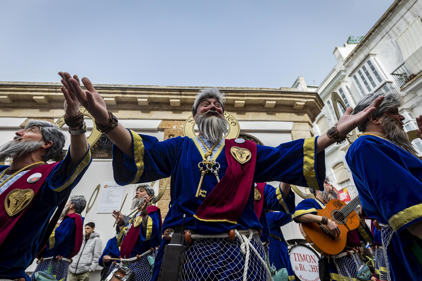 Carnaval de Cádiz 2023: Un sábado de batalla de coplas, en imágenes