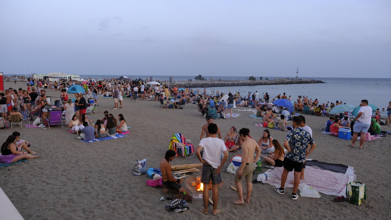 La Noche de San Juan en Almería, en imágenes