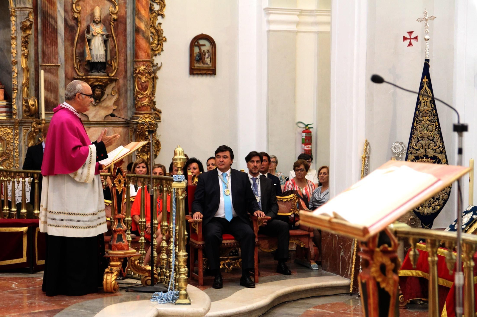Misa ante la Virgen de La Cinta presidida por el obispo de Huelva, José Vilaplana, en la Catedral