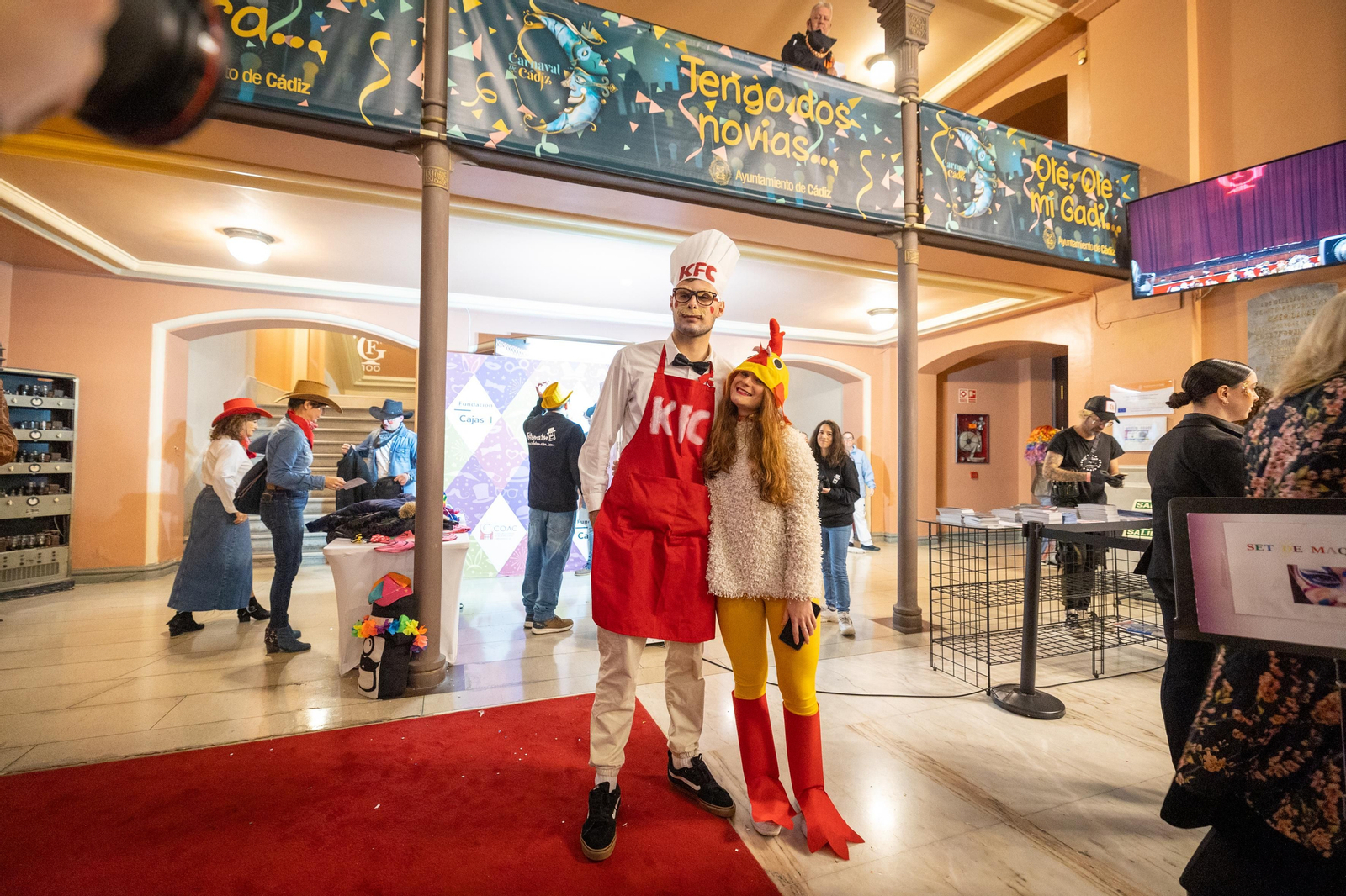 Búscate entre las mejores imágenes de la final del COAC 2024 del Carnaval de Cádiz