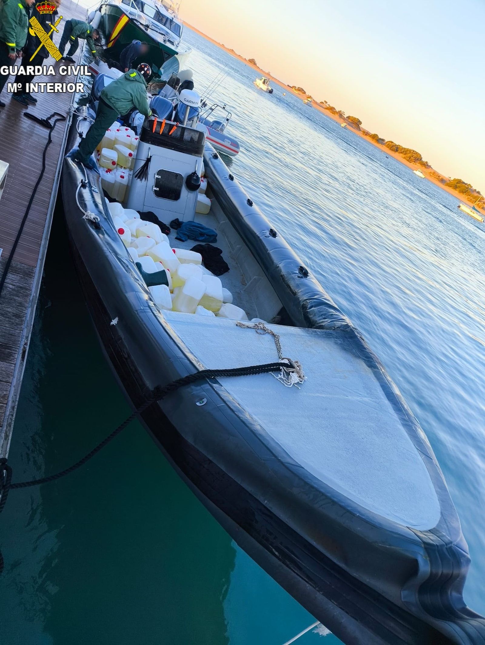 Semirrígida localizada por la Guardia Civil en Chiclana.