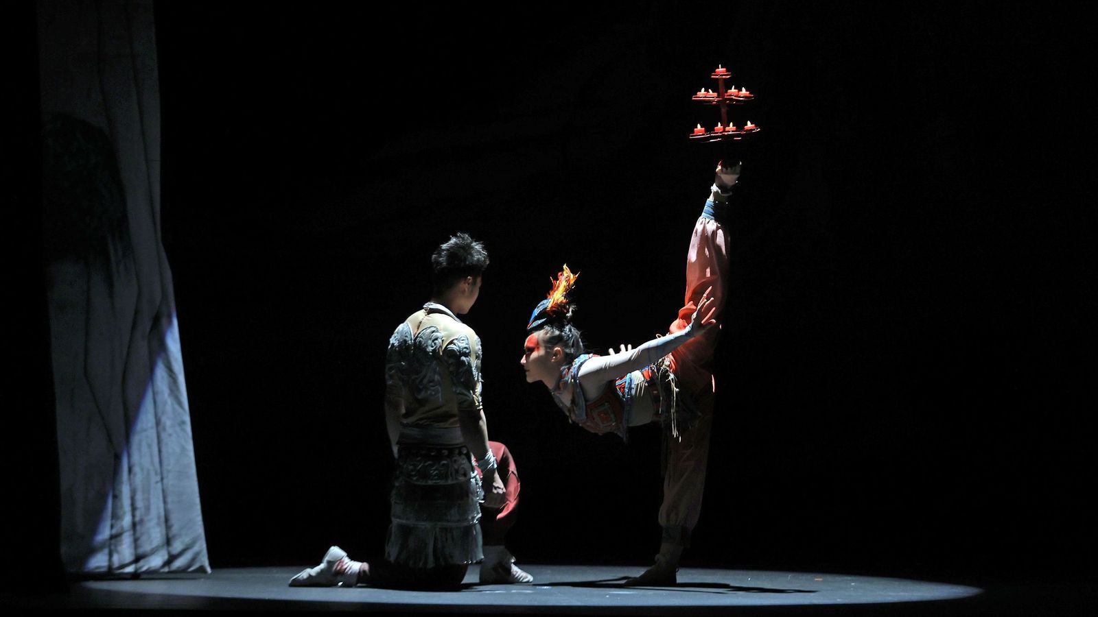 Imágenes del 'Gran Circo Acrobático de China' en el Teatro Villamarta
