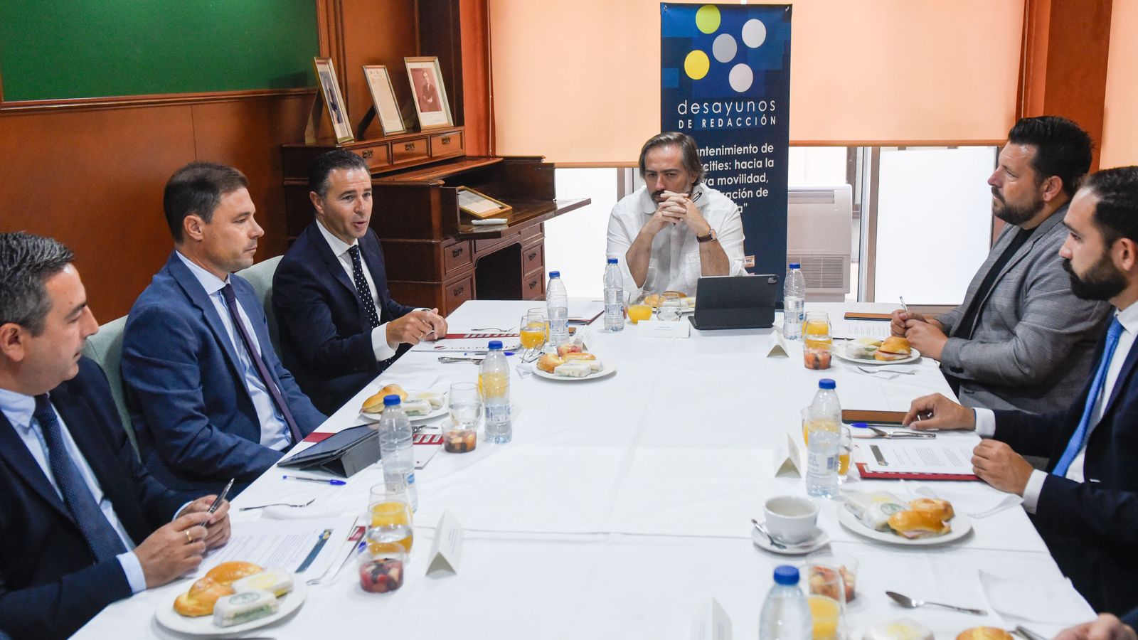 Uno de los momentos del desayuno, moderado por el subdirector de Diario de Sevilla, Alberto Grimaldi.