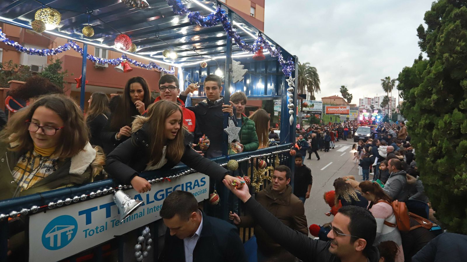 Las mejores fotos de la cabalgata de los Reyes Magos en Algeciras