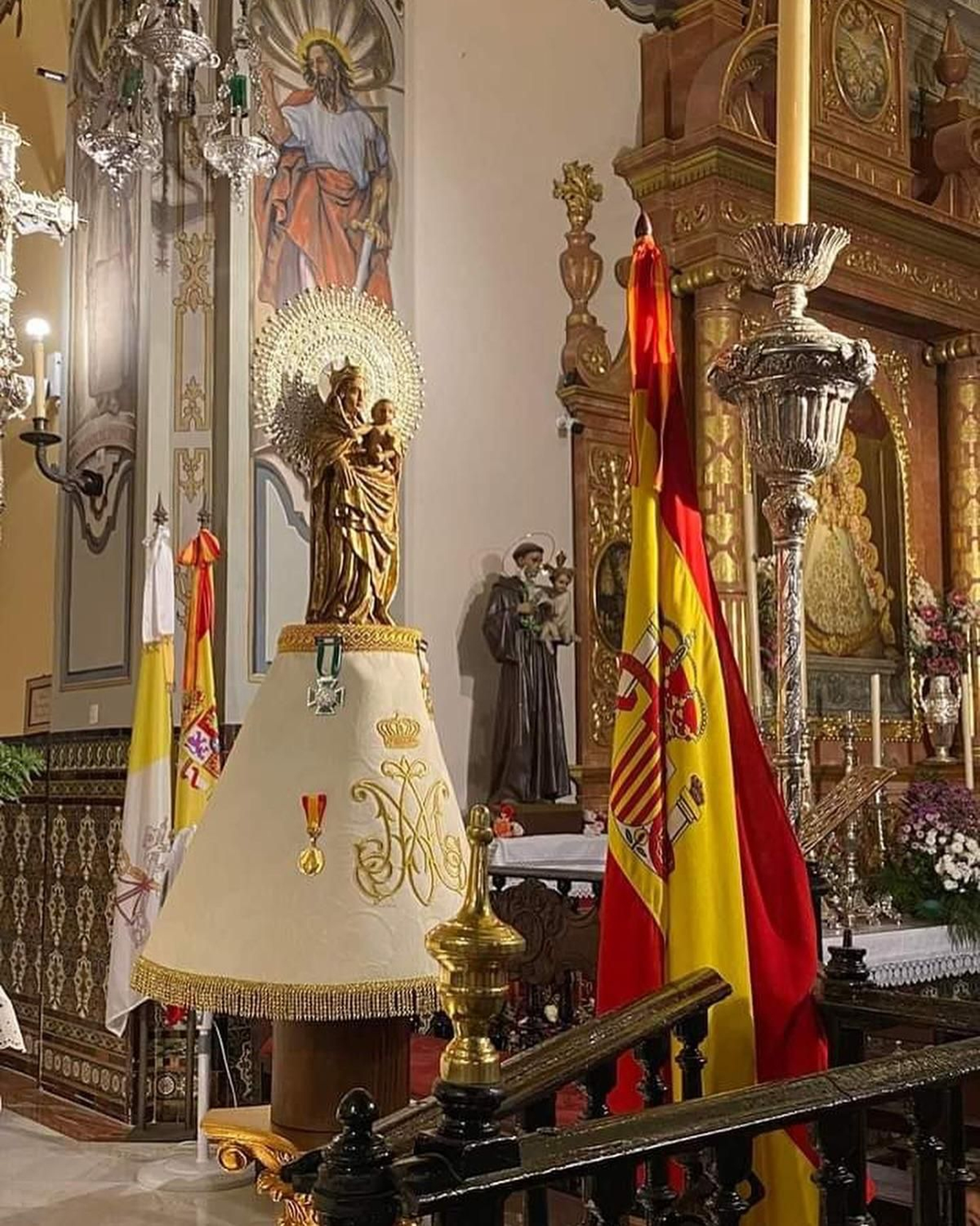 Imagen de la Virgen del Pilar en la parroquia de Almonte.