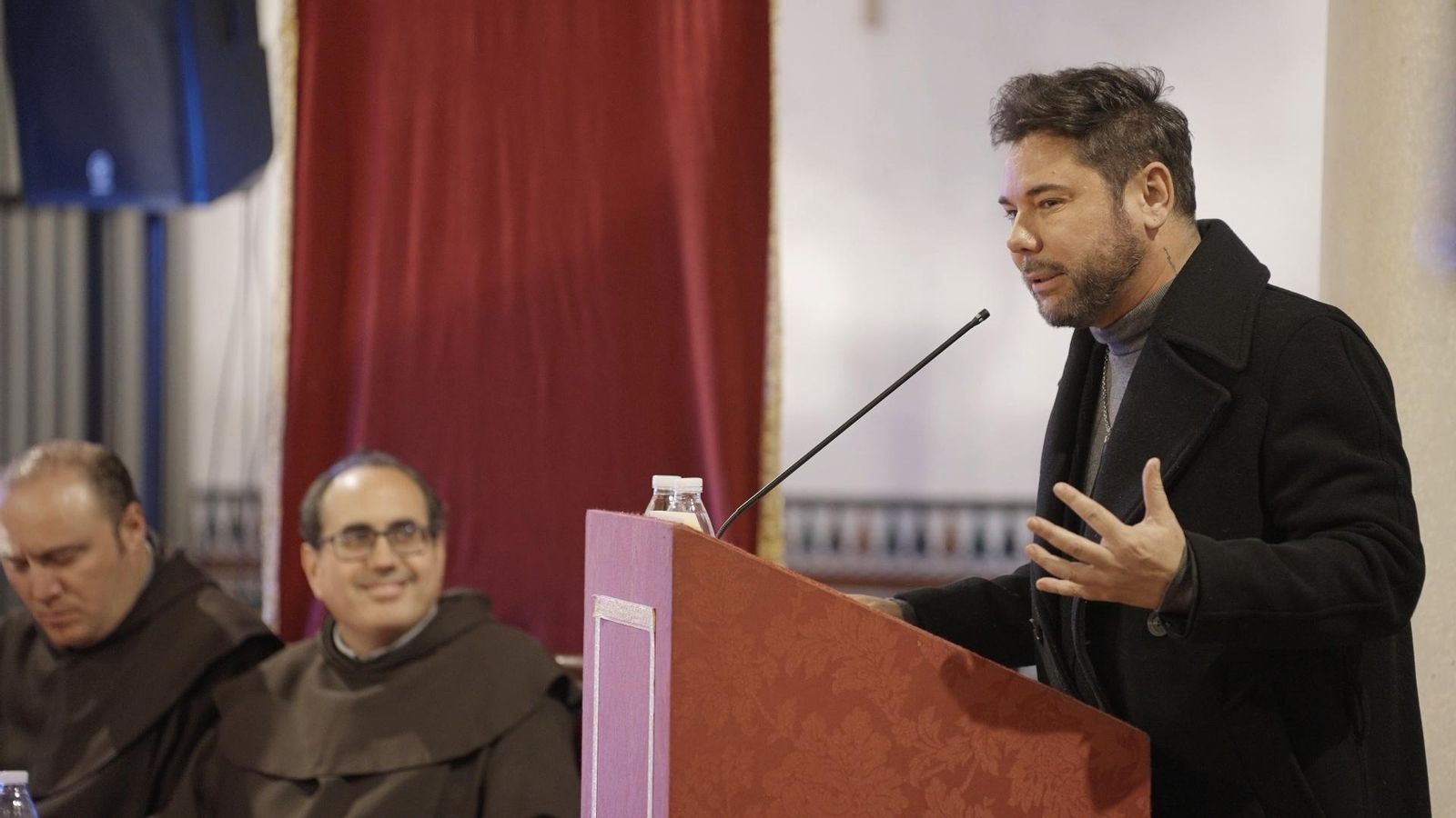 El cantaor Miguel Poveda, en la clausura del certamen literario San Juan de la Cruz en San Fernando.
