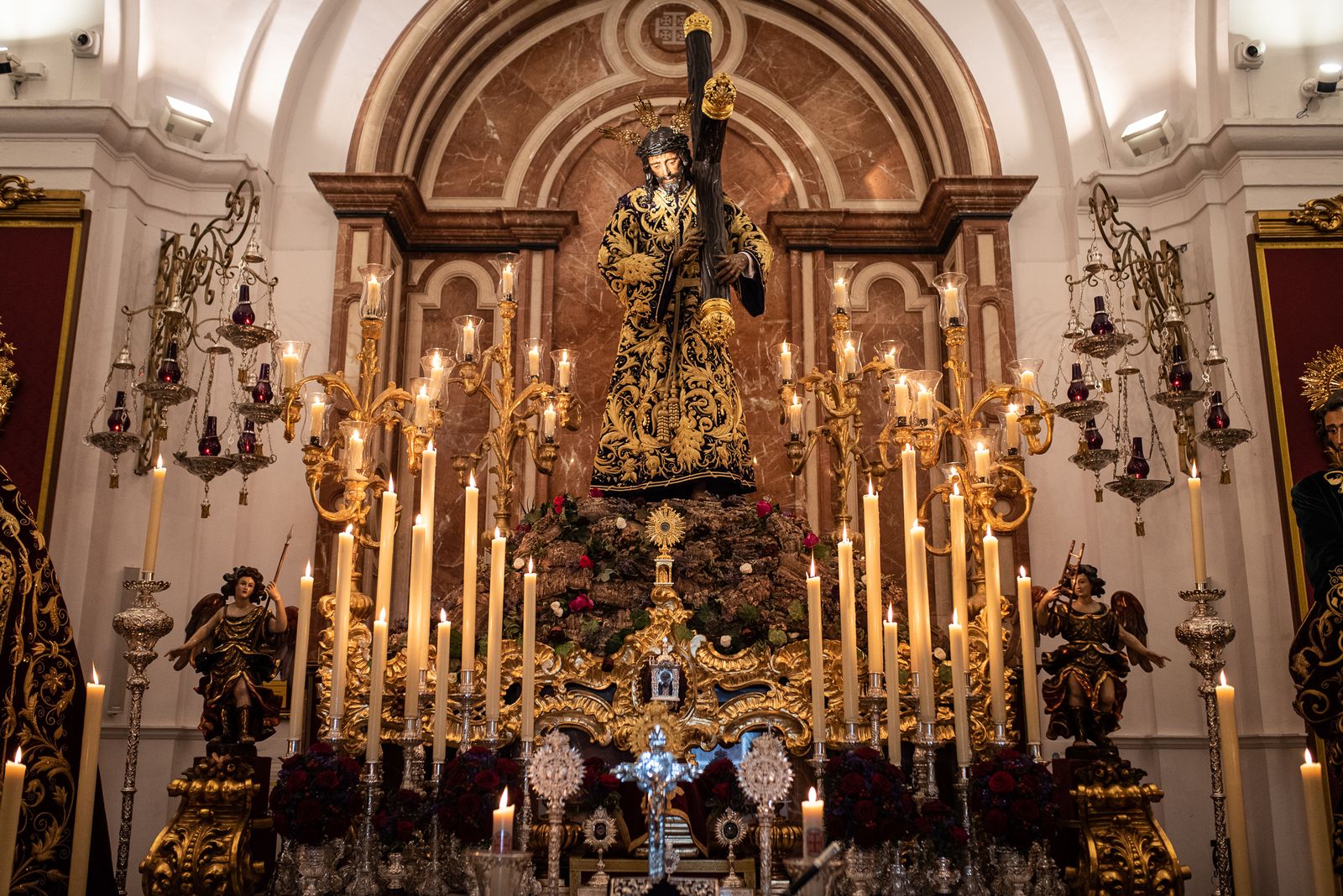 Jueves Santo: Imágenes de las Hermandades del Nazareno y Oración en el Huerto