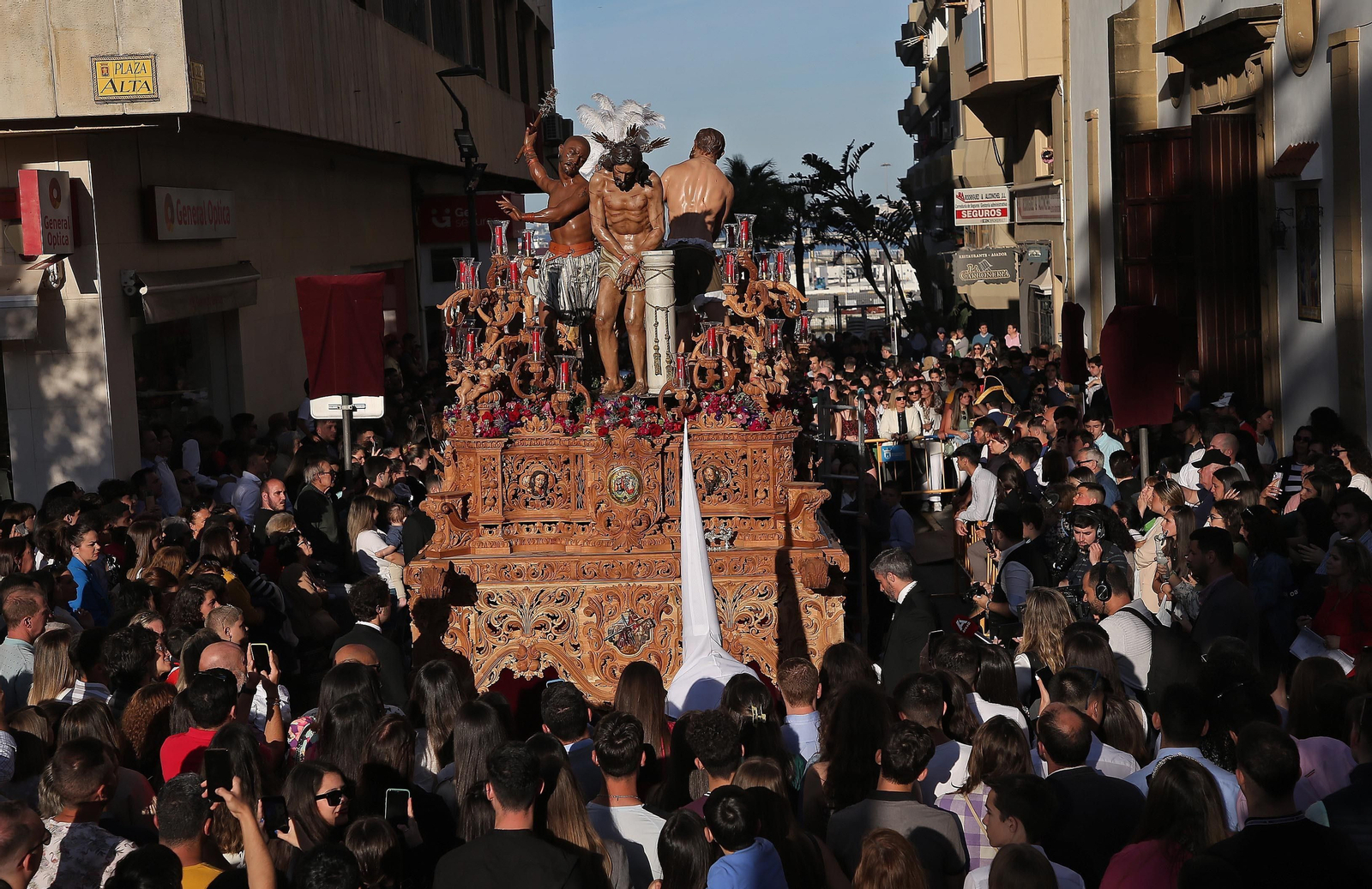 Fotos del Lunes Santo en Algeciras: Coronado de Espinas y La Columna