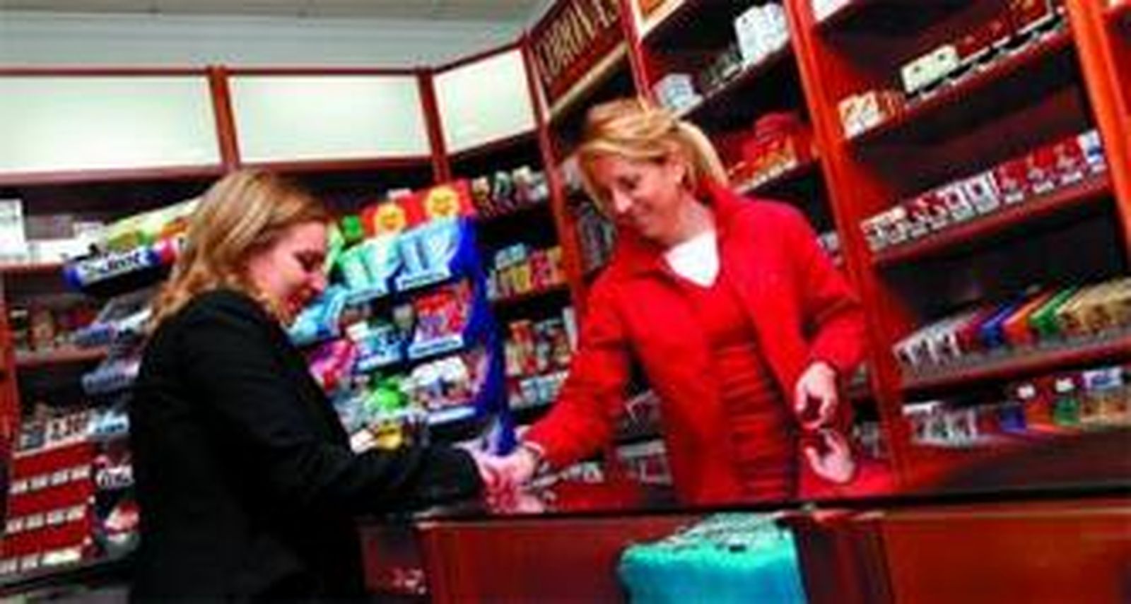 Interior del establecimiento asaltado el jueves en la capital.