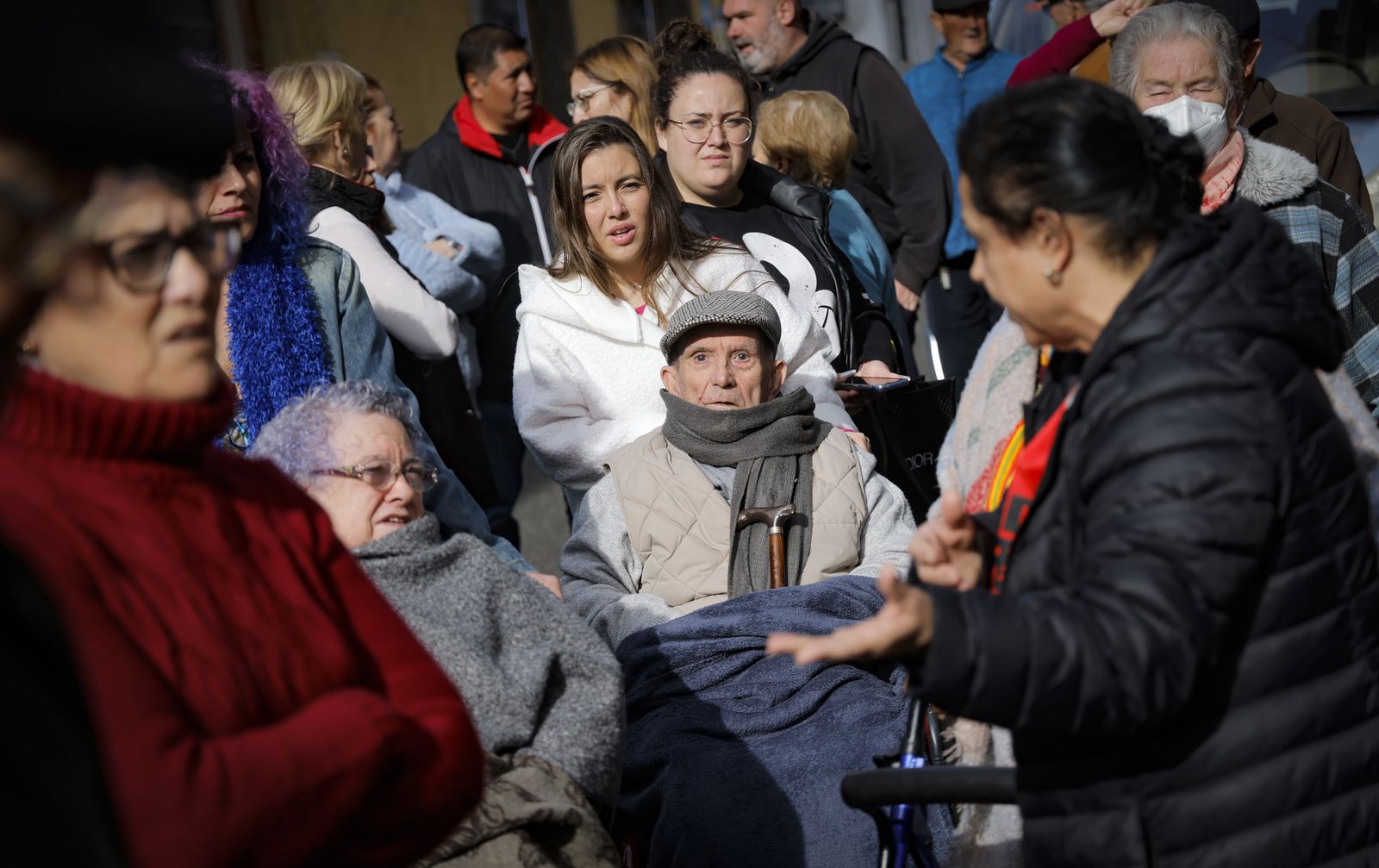 Vecinos de Palmete protestan por el corte continuado de la luz, todas las fotos