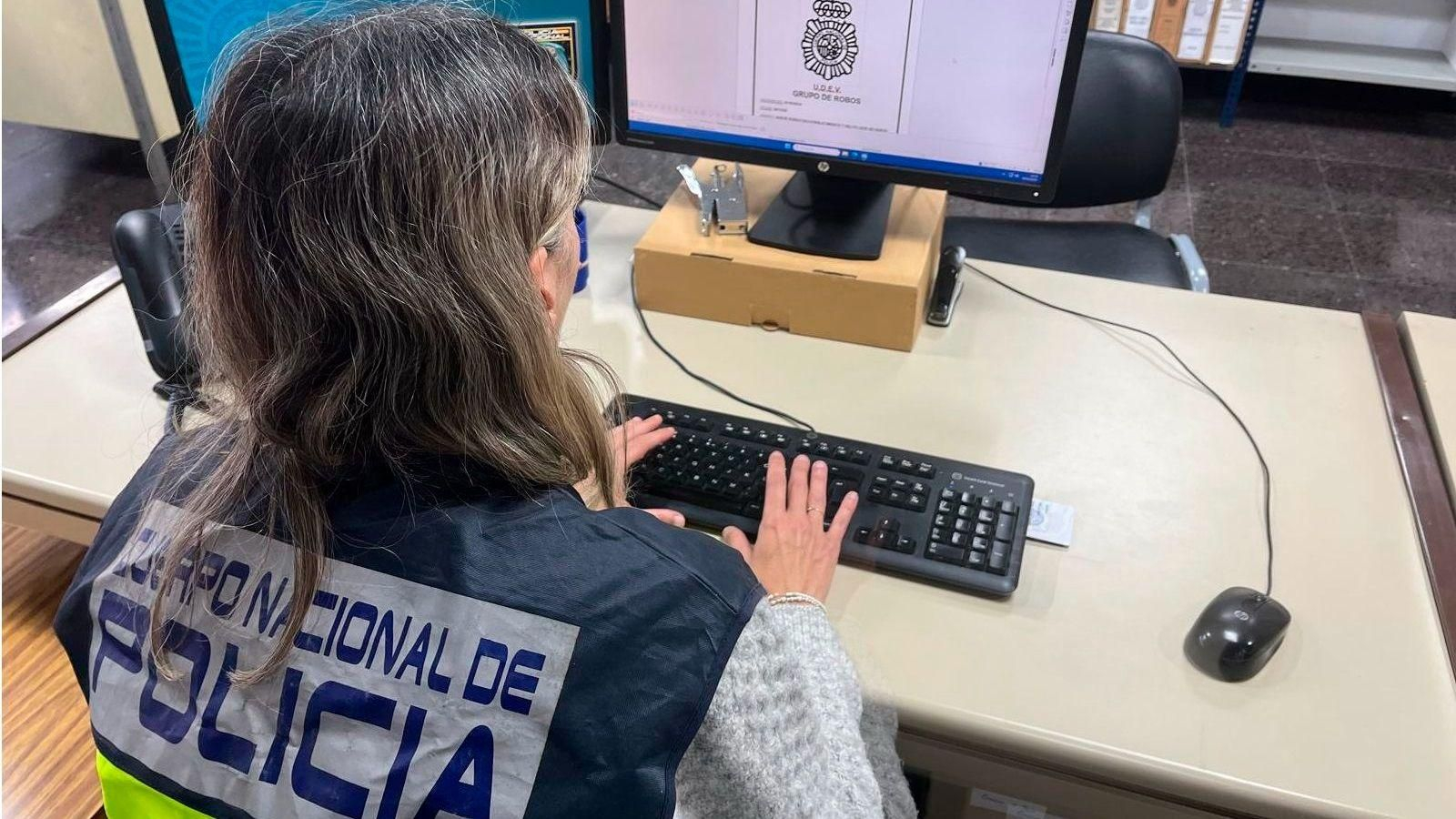 Una agente de la Policía  Nacional  | Imagen de archivo