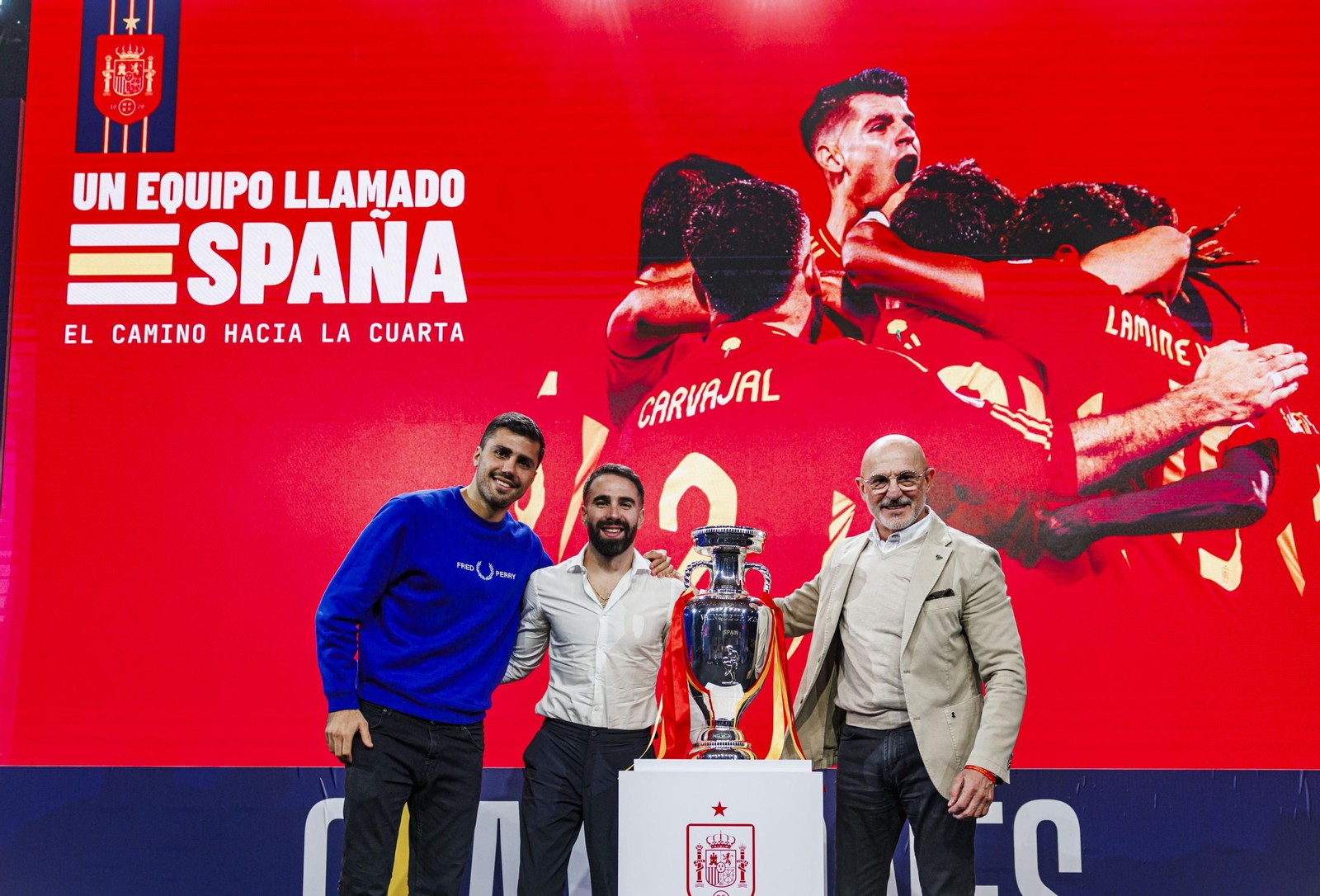 Carvajal y Rodri, junto al seleccionador Luis de la Fuente