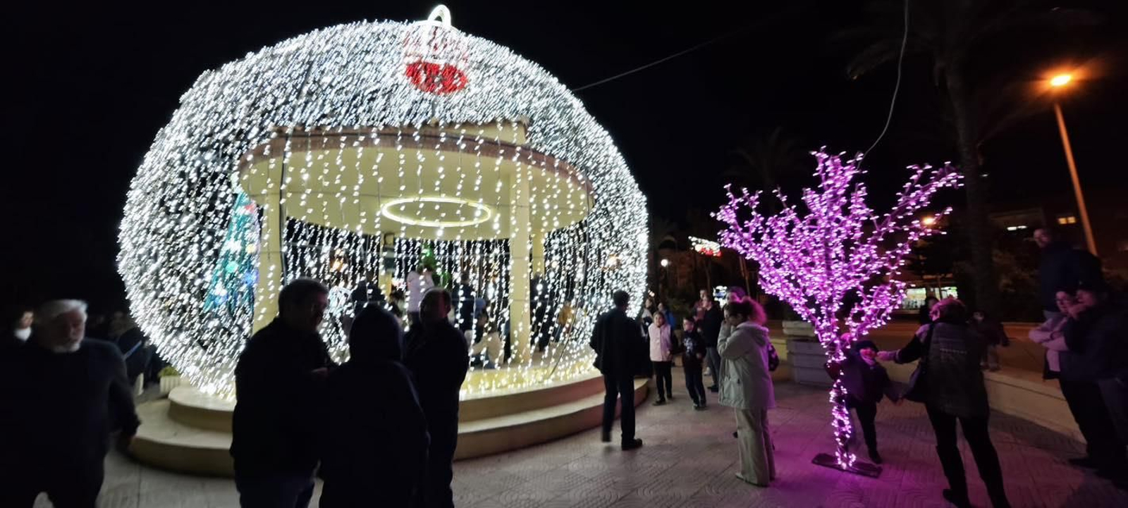 Comienza la programación navideña en Vícar con el encendido del alumbrado