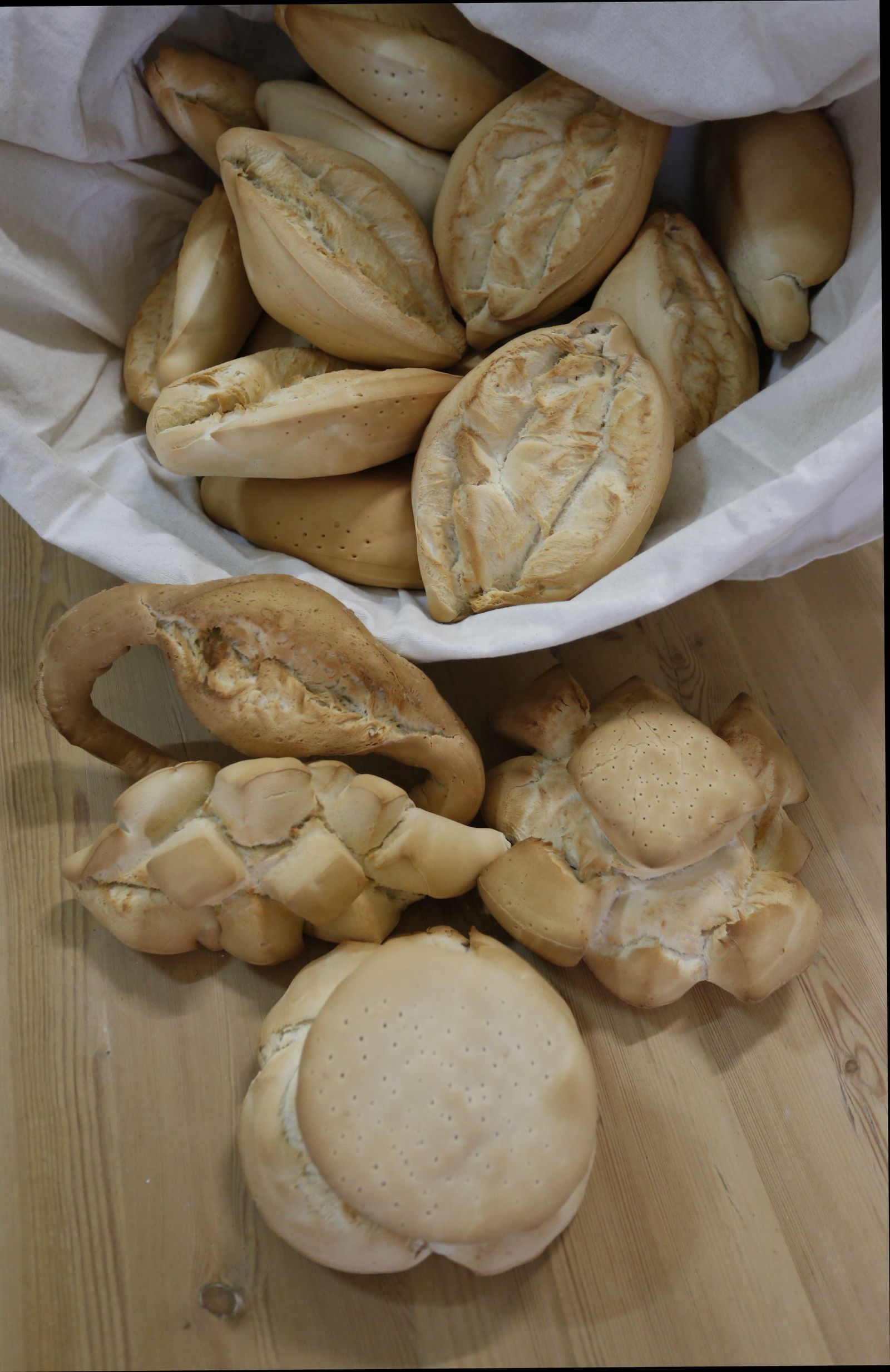 Bollitos, cantitos, medios kilos de la panadería Jaro