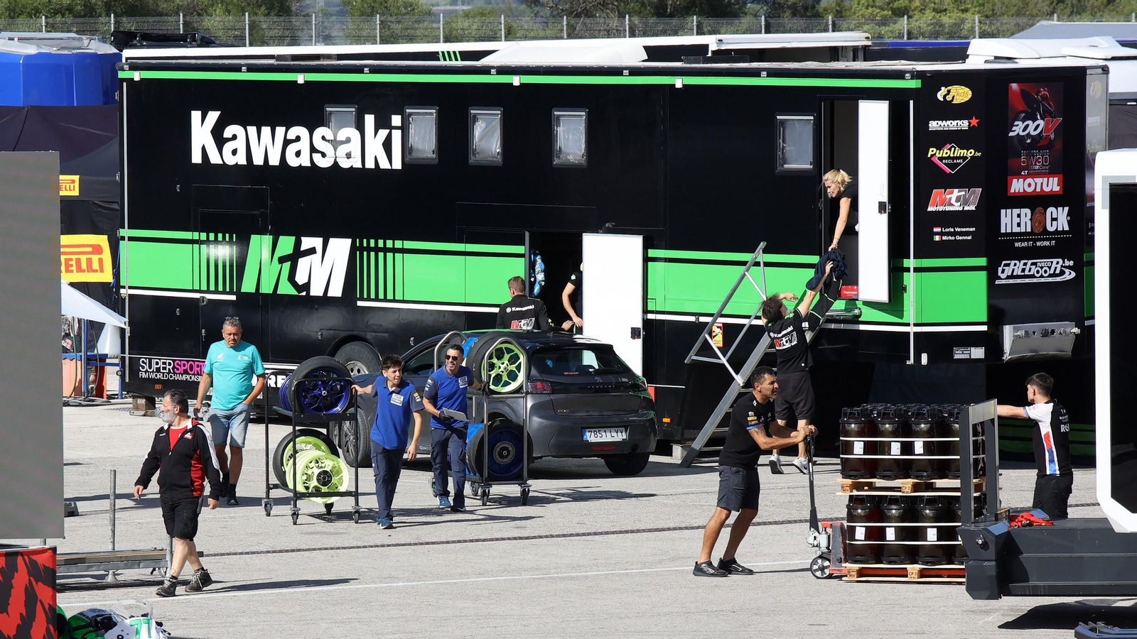 Galería de los preparatívos para la SBK en el Circuio de Jerez - Ángel Nieto
