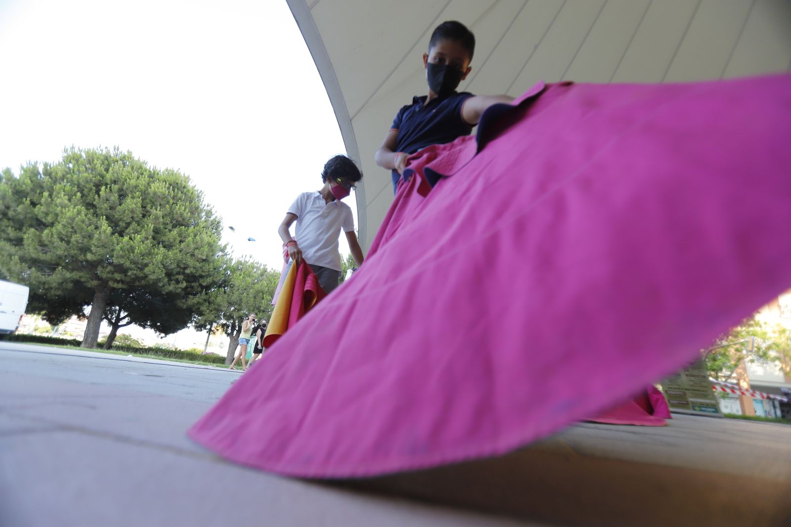 El diestro Daniel Luque lleva a cabo la 'Escuela de Toreo en las calles de Huelva'