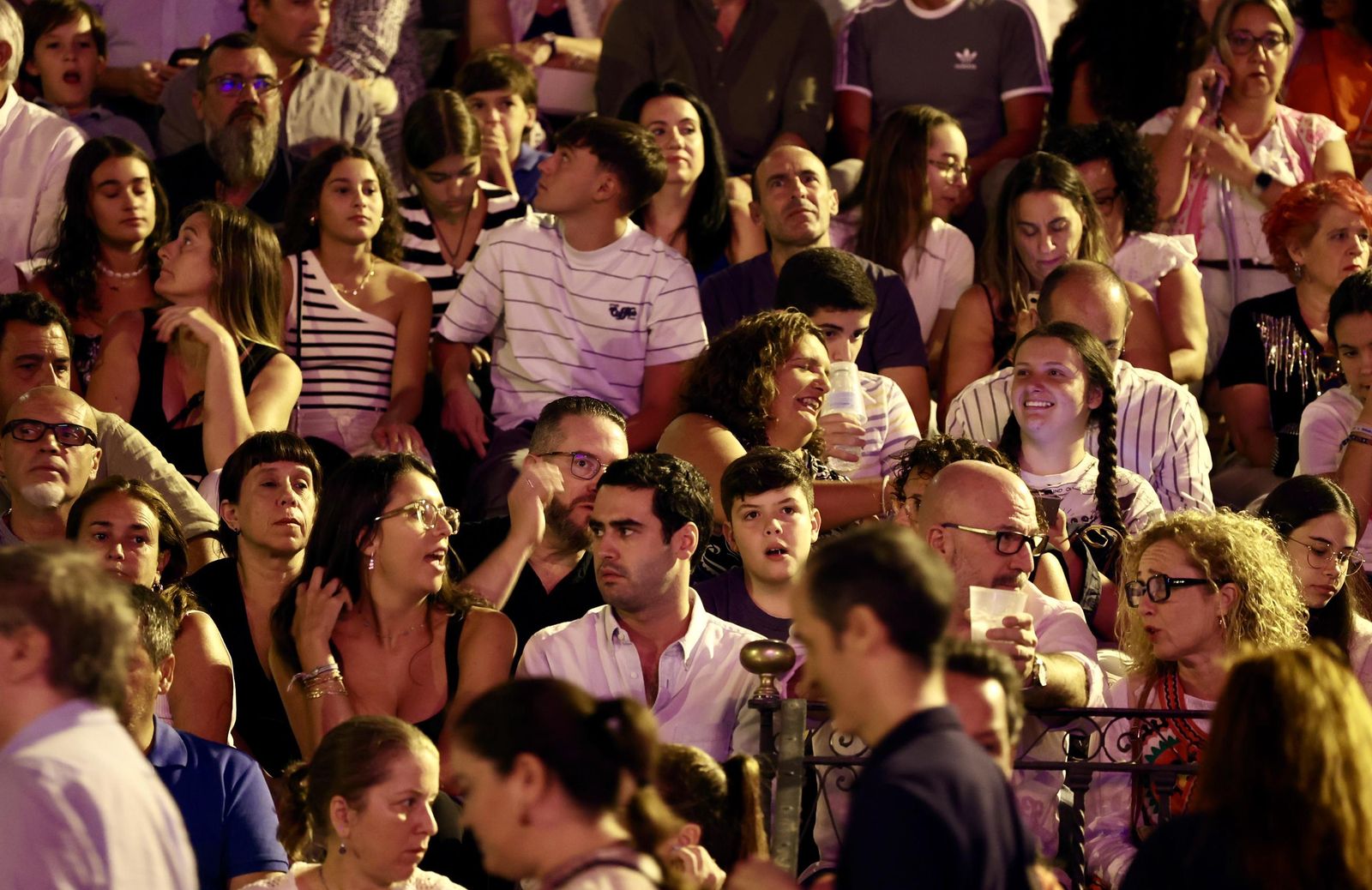 Búscate en el concierto de Hombres G