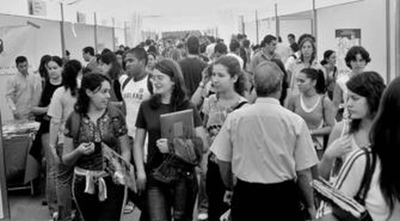 Más de 15.000 estudiantes acuden a las jornadas de recepción que la UGR celebra en el mes de octubre.