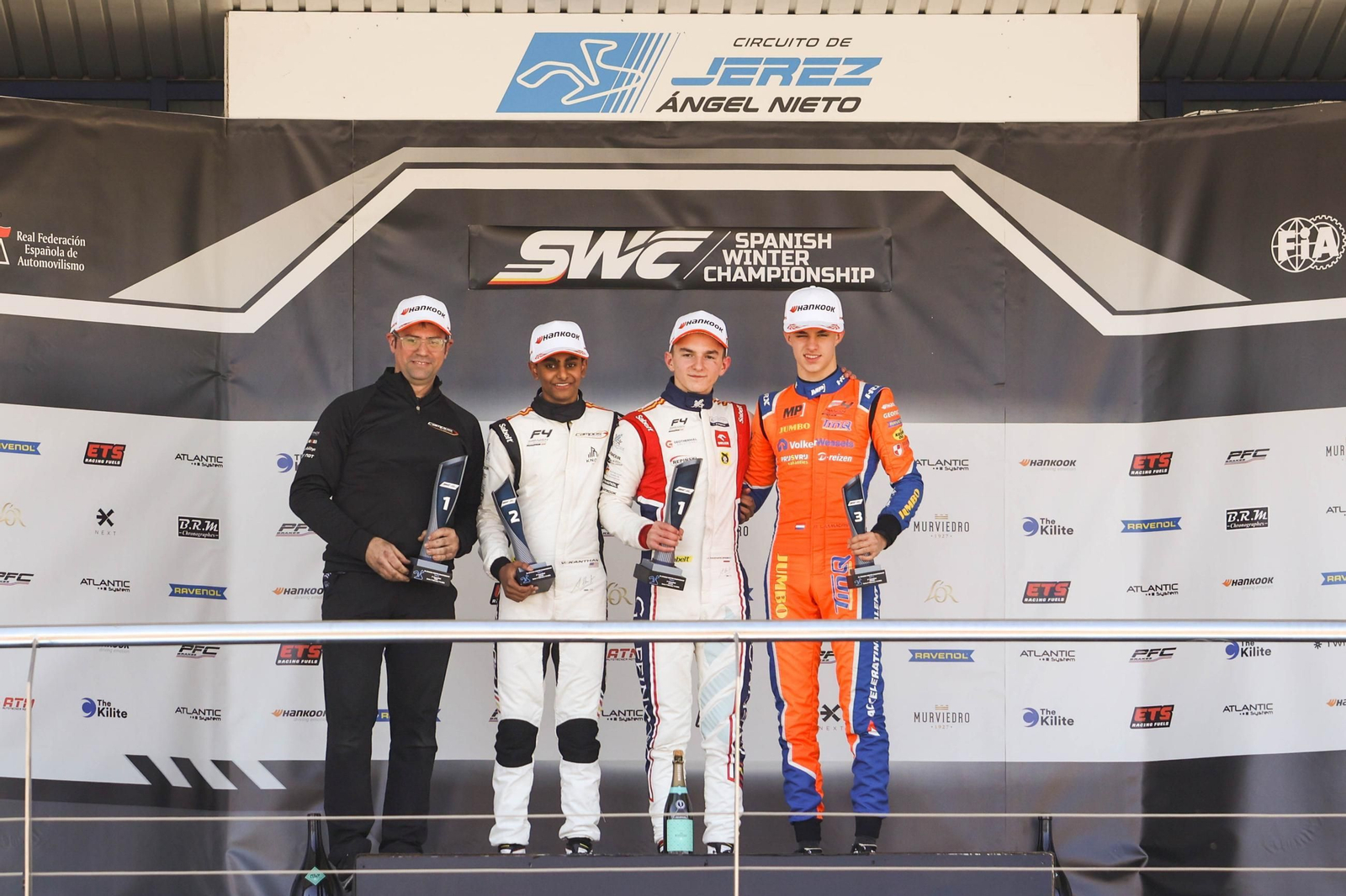 Los pilotos polacos han marcado diferencias en la primera cita de la Spanish Winter Championship.