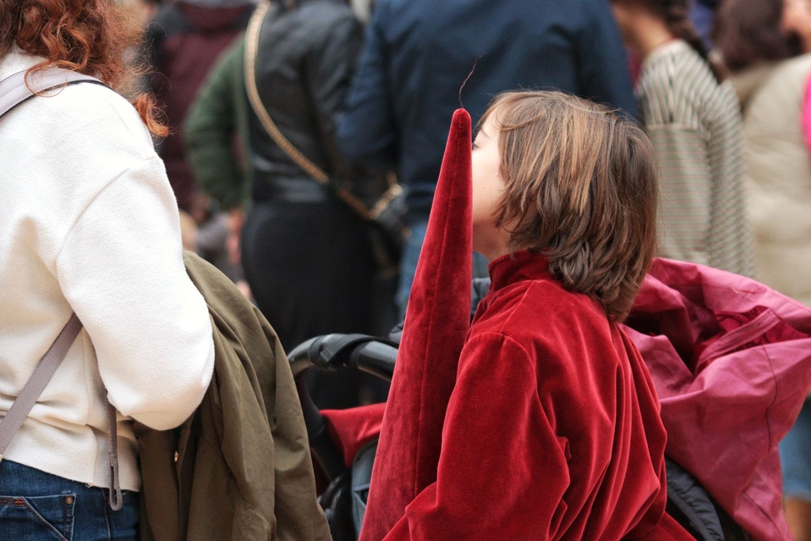 Estudiantes en el Lunes Santo en Málaga, en fotos