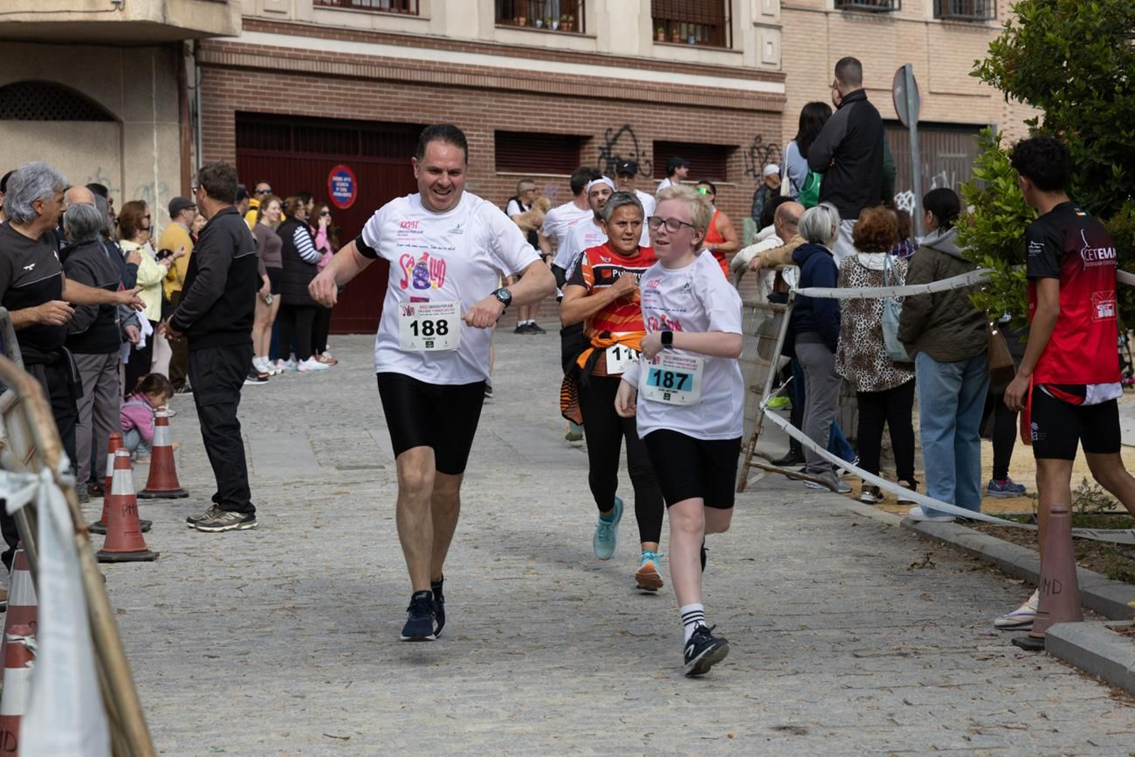 Más de 2.100 participantes corren  para promover la salud en Jaén, en imágenes (2)
