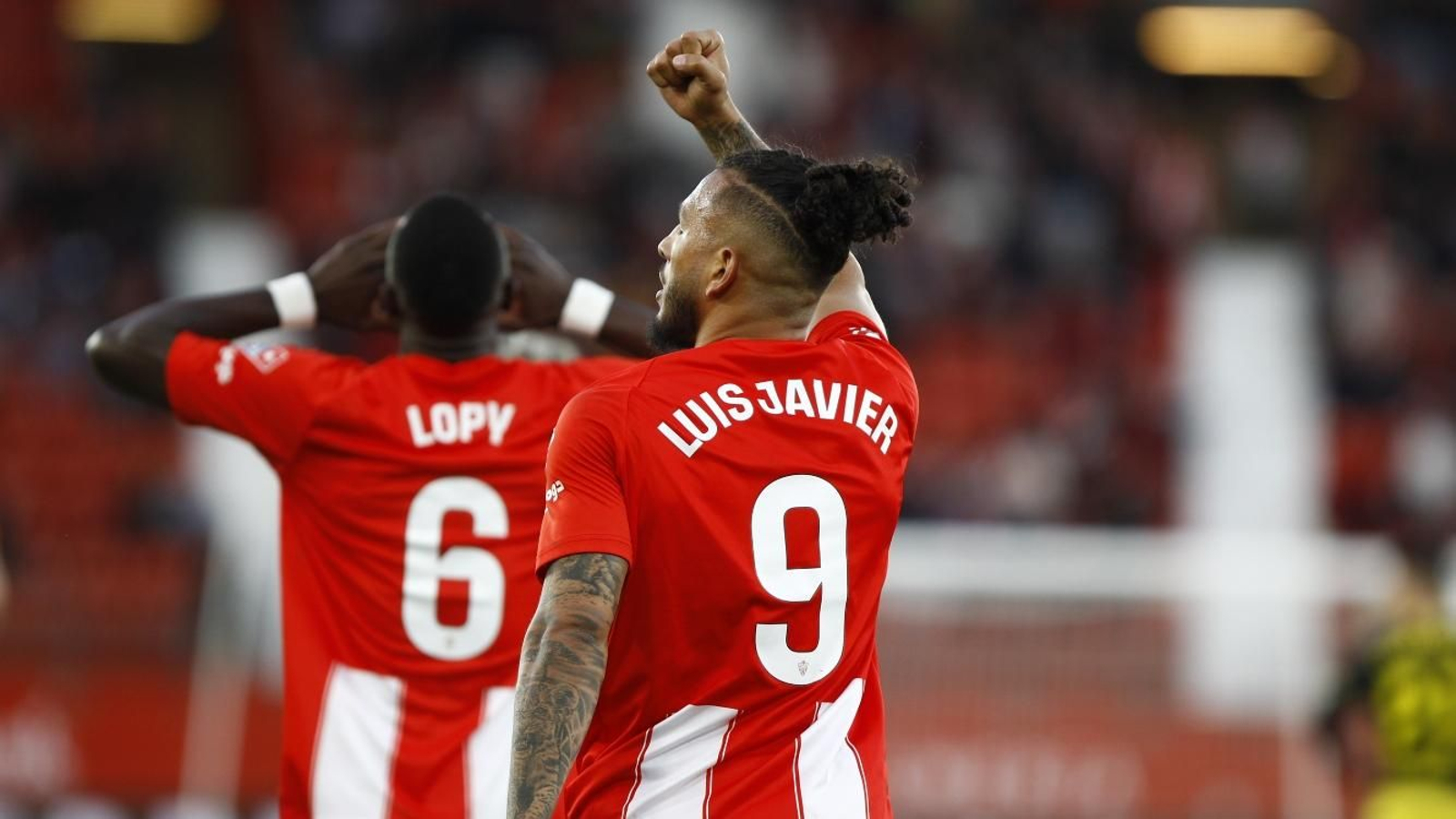 Luis Suárez celebra uno de los goles en este curso.