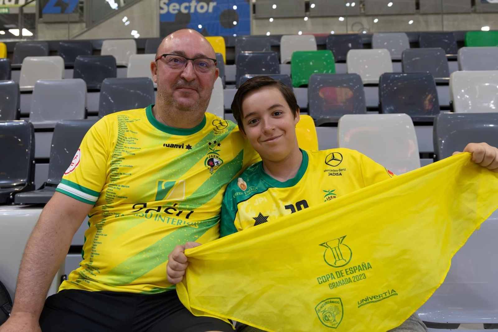 La Marea Amarilla: el alma del Olivo Arena, en imágenes