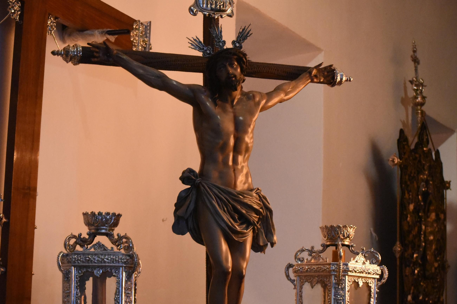 Recogimiento y lágrimas tras la suspensión de la procesión del Císter en este Martes Santo de Córdoba
