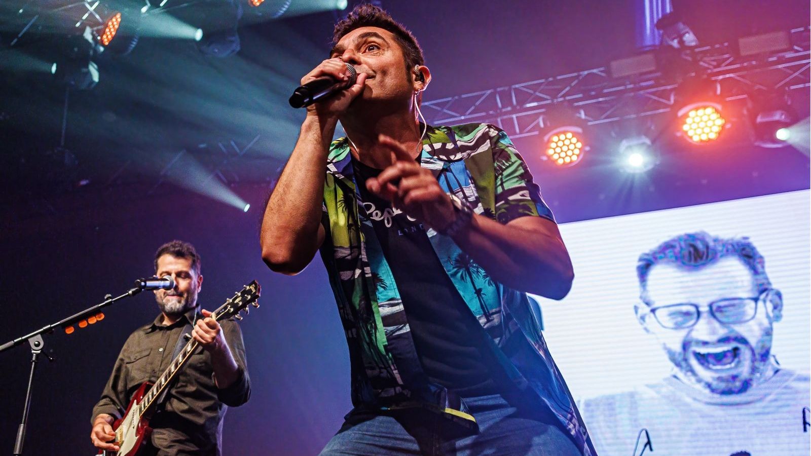 Dylan Ferro es la voz inconfundible de Melon Diesel, el grupo gibraltareño que vuelve a estar de moda.