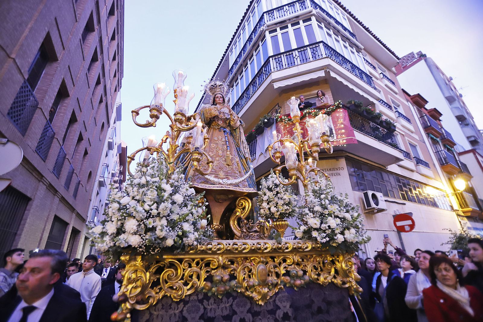 Imágenes de la procesión de la Purísima Concepción por las calles del el centro