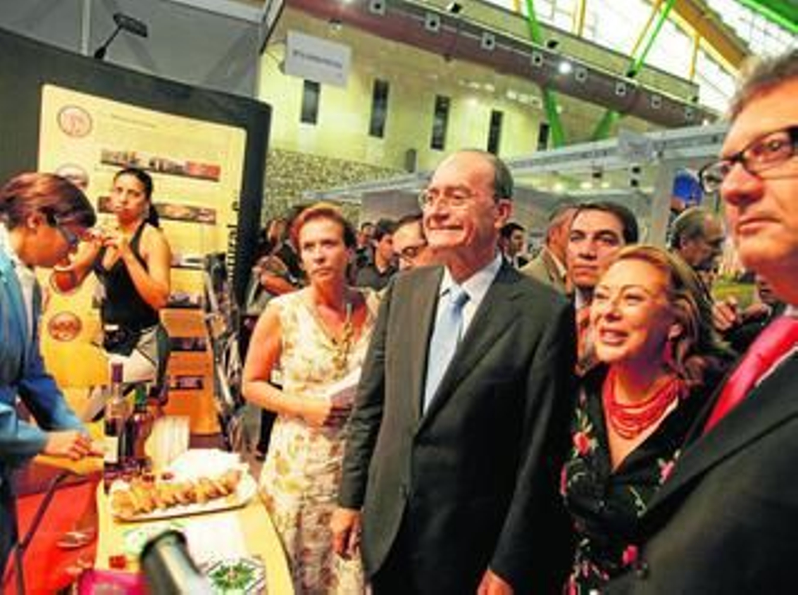 De la Torre, junto a Yolanda Aguilar, directora del Palacio de Ferias.