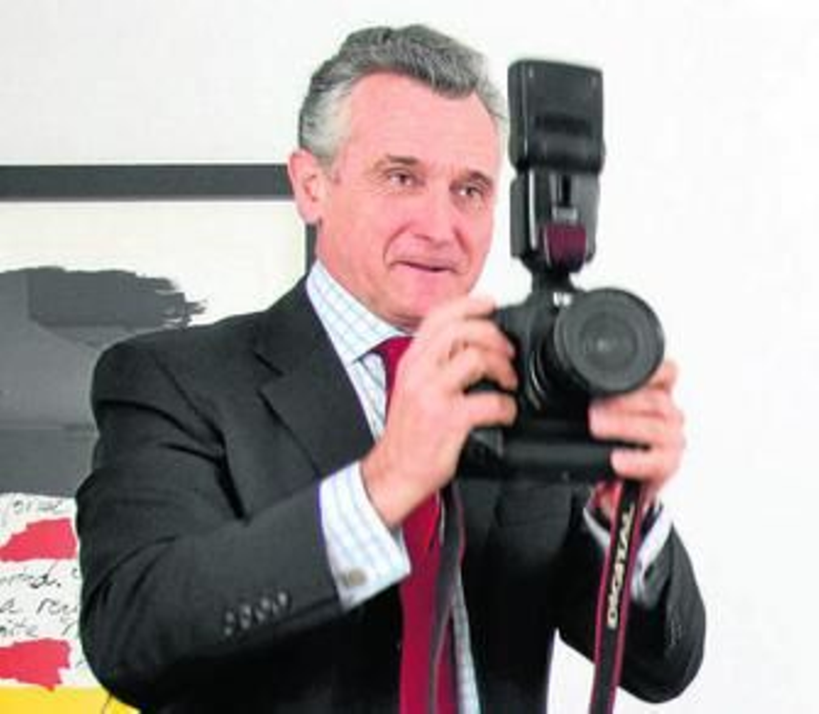 Los primeros presupuestos de Paulino Platan retratan las luces y sombras de su política cultural.