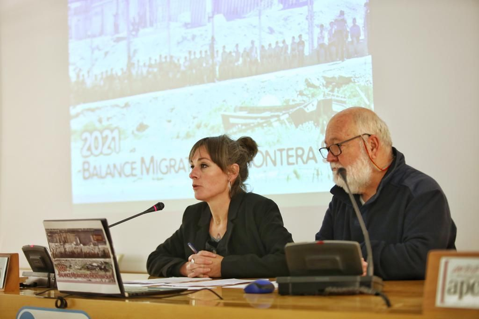 Ana Rosado y Rafael Lara durante la presentación del balance anual de la APDHA en la APC.