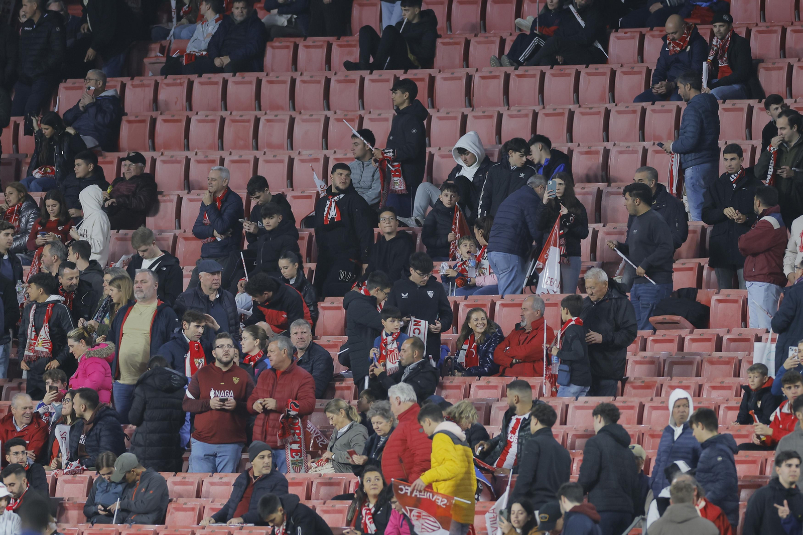 Búscate en las fotos del Sevilla Fc- PSV