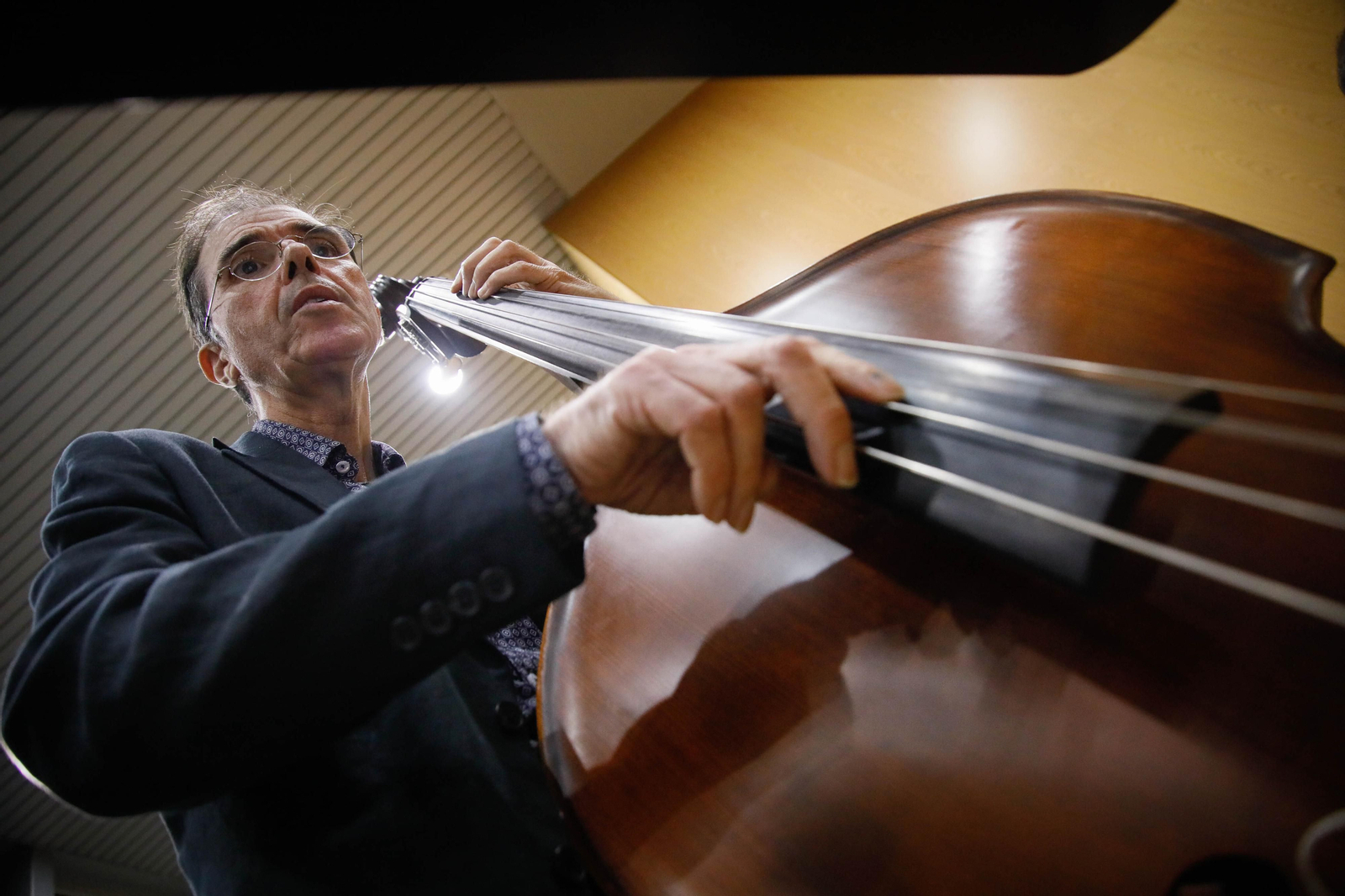 Imágenes del acto de reconocimiento a antiguos alumnos y amigos de honor en la UAL