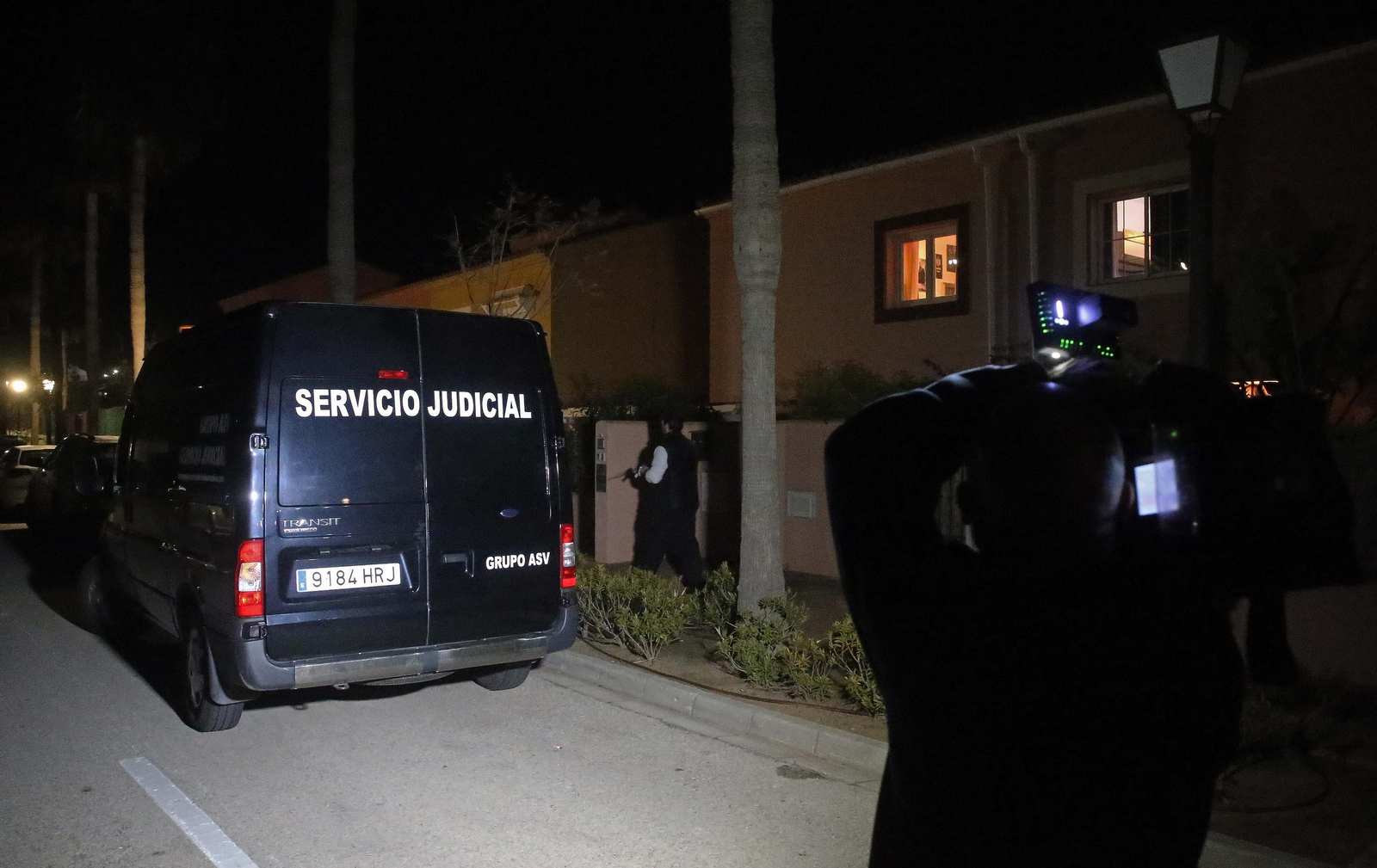 Fotos de la investigación de la Policía Nacional por dos muertes en La Alcaidesa, La Línea