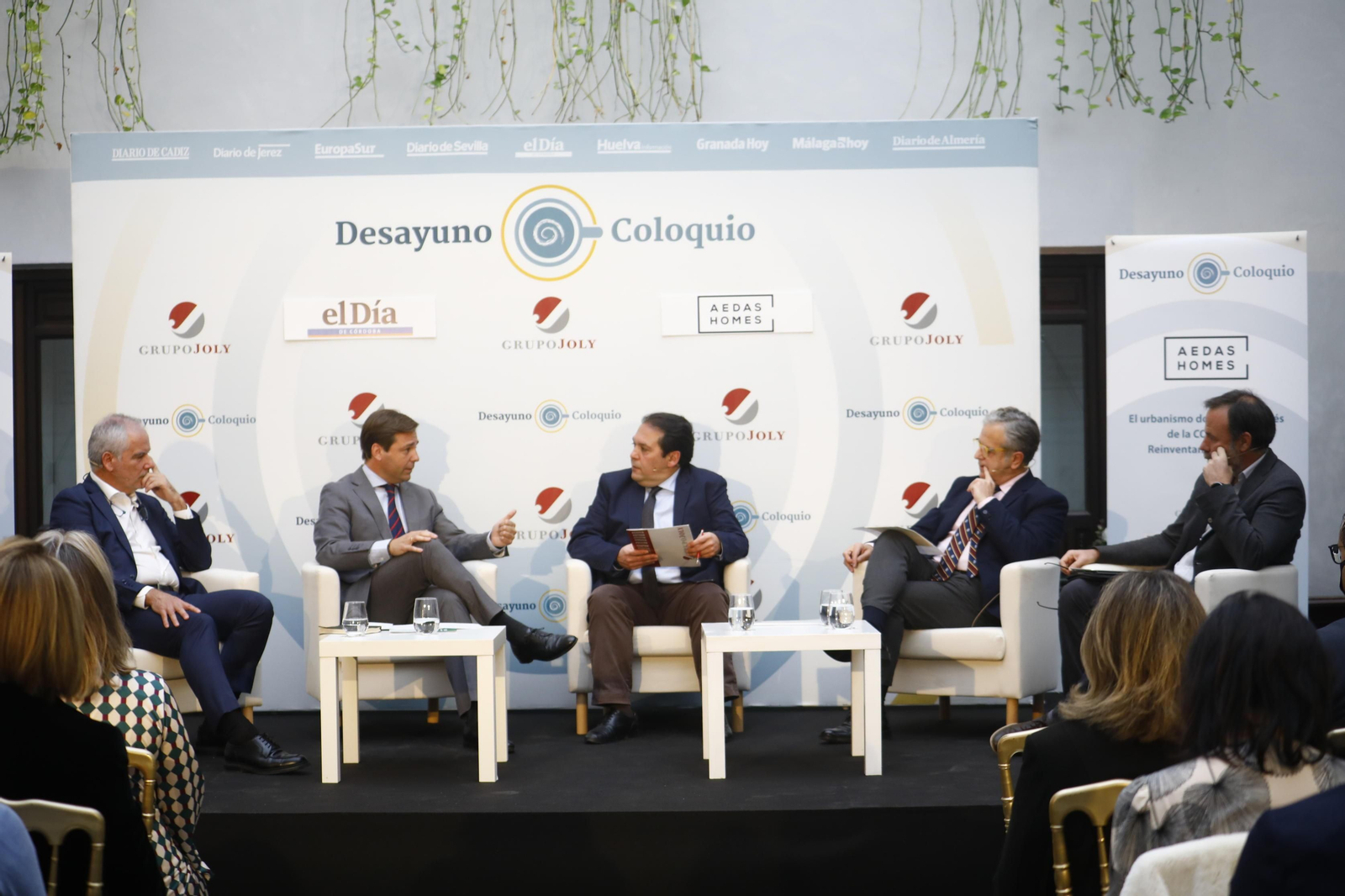 Fografías del desayuno coloquio de Grupo Joly: El urbanismo dos años después del covid