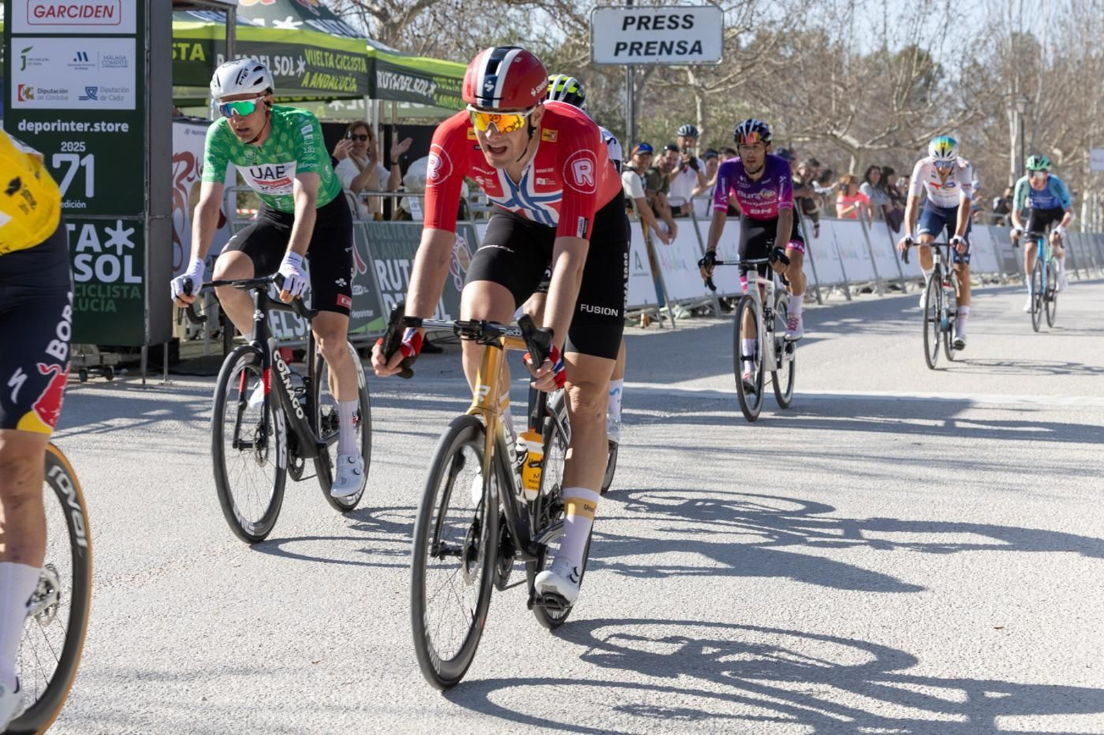 En imágenes: Torredelcampo disfruta de la meta de la Vuelta de Andalucía