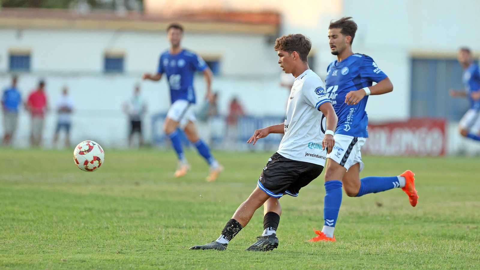 Imágenes del Trofeo de la Copa y la Venencia entre el Jerez Industrial y el Xerez DFC