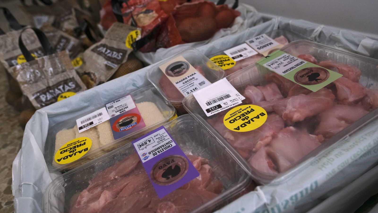 Carnes y hortalizas recibidas en una de las entregas.