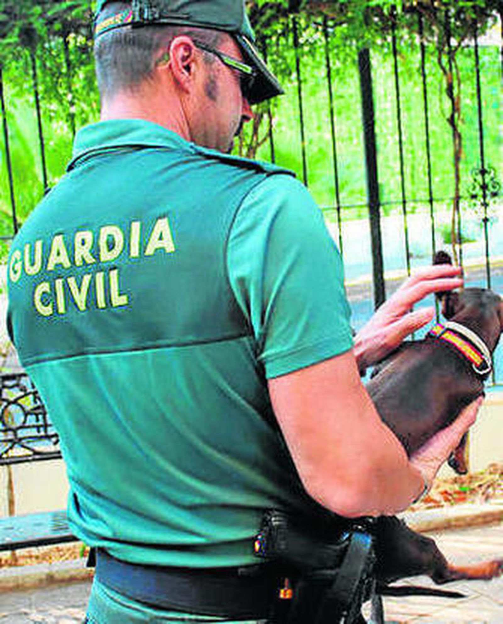 Un agente del Seprona.