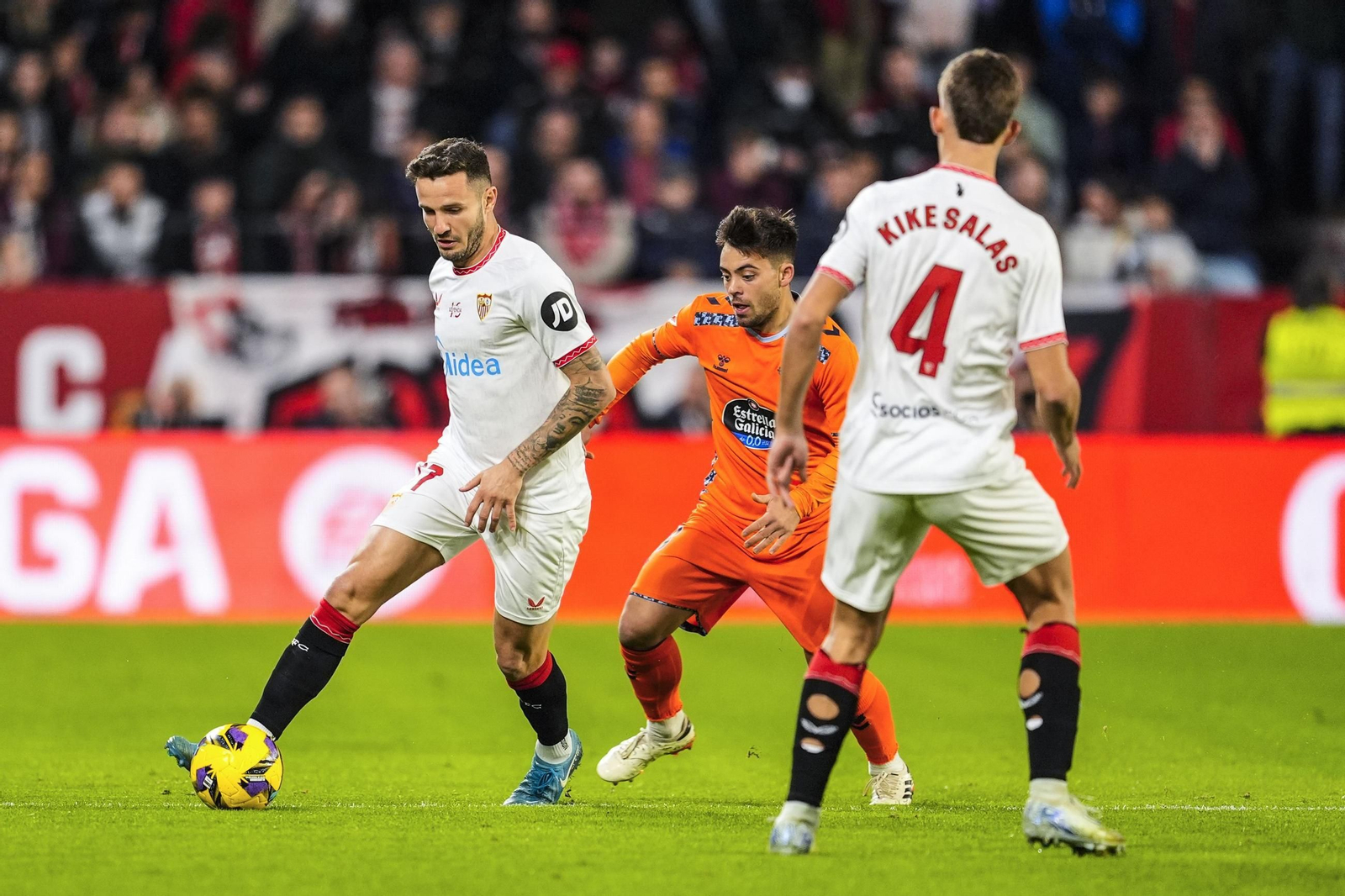 Las fotos del pobrísimo paso de Saúl Ñíguez por el Sevilla