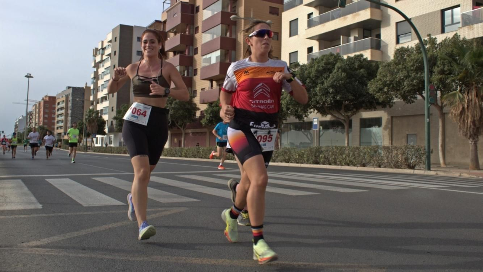 Dos participantes de una edición anterior de esta prueba de la ciudad almeriense.