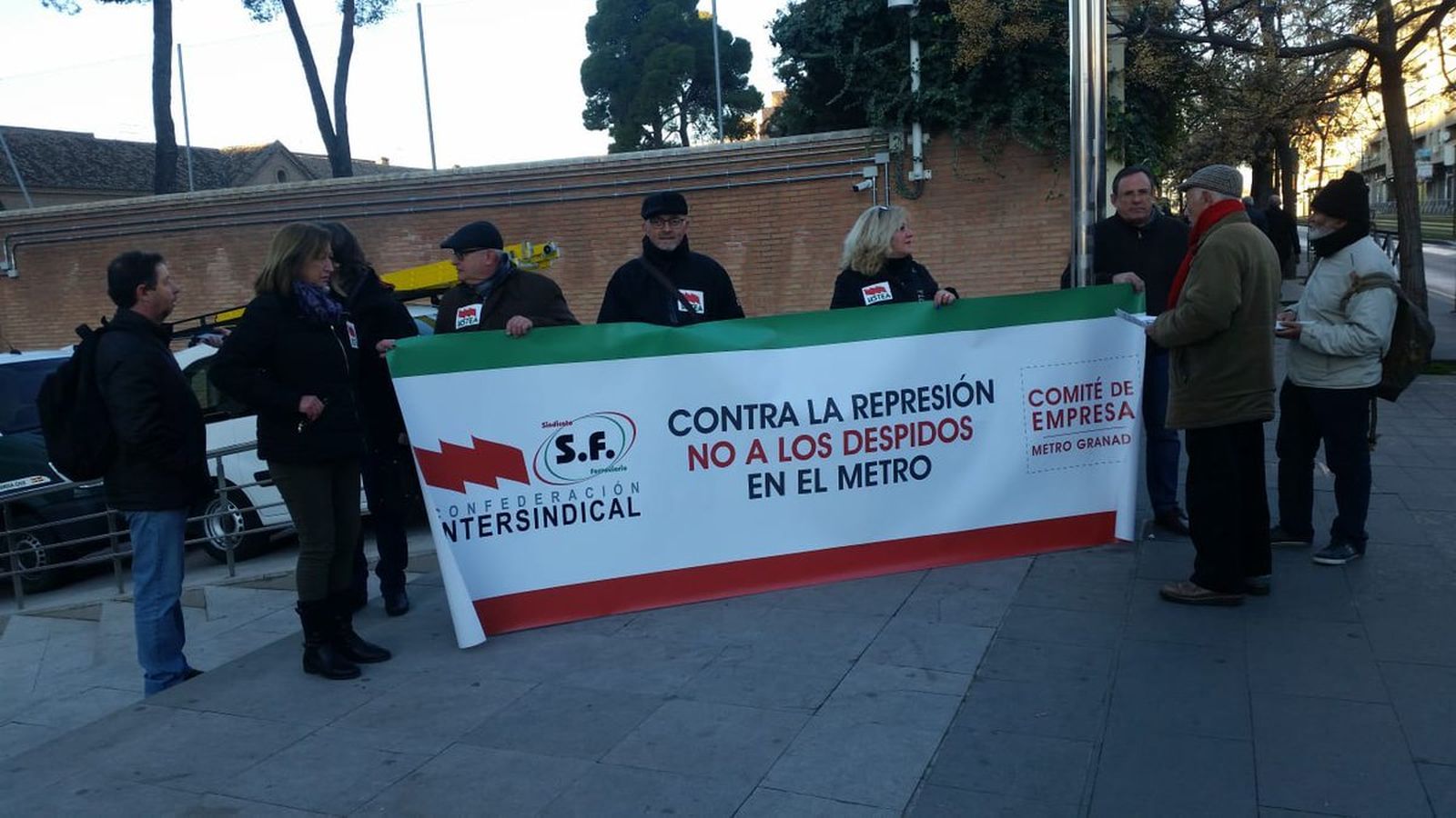 Concentración de apoyo a la trabajadora despedida en el Metro