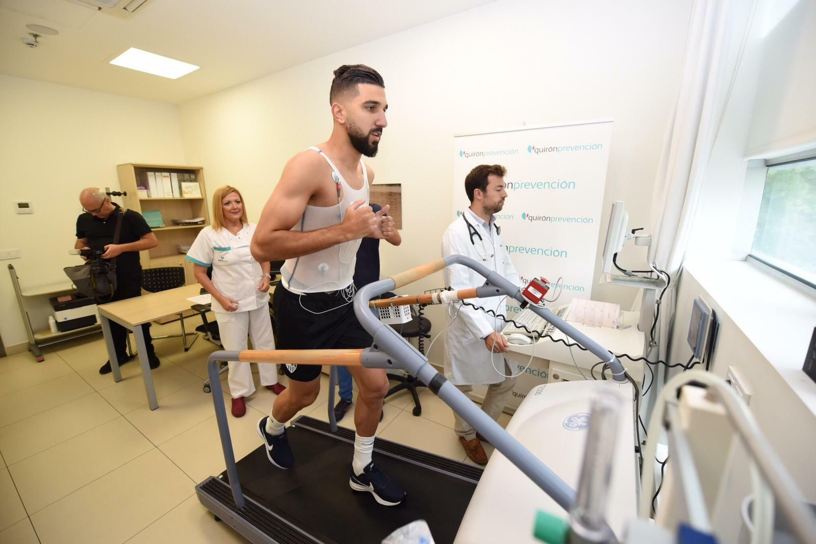 El sevillista Dabbur durante el reconocimiento médico de inicio de pretemporada.