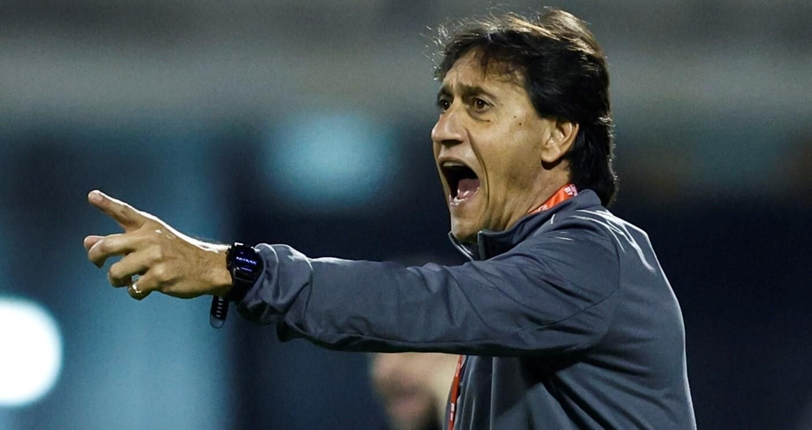 Gustavo Siviero da órdenes a sus jugadores en un partido del Intercity. Gustavo Siviero da órdenes a sus jugadores en un partido del Intercity.
