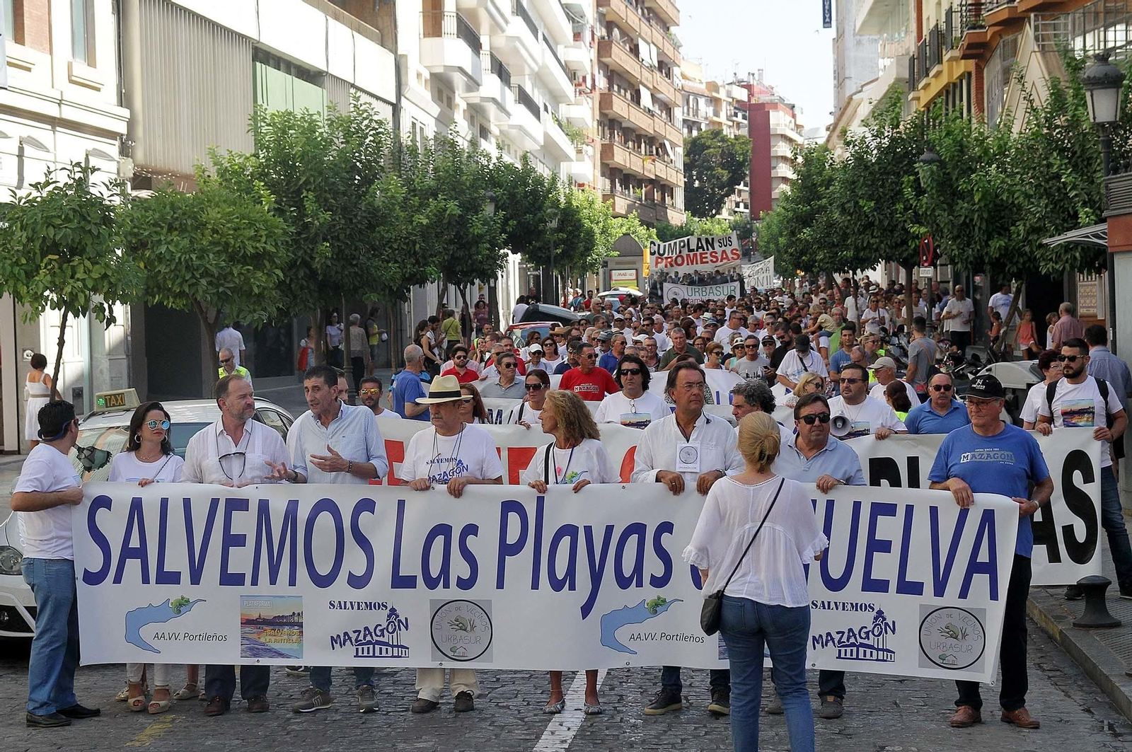 Imágenes de la manifestación "Salvemos las Playas de Huelva"