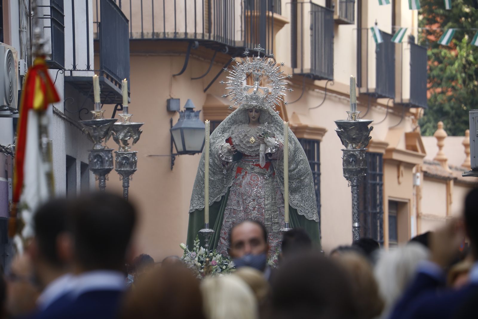 El rosario matinal de la Virgen de la Paz, en fotografías