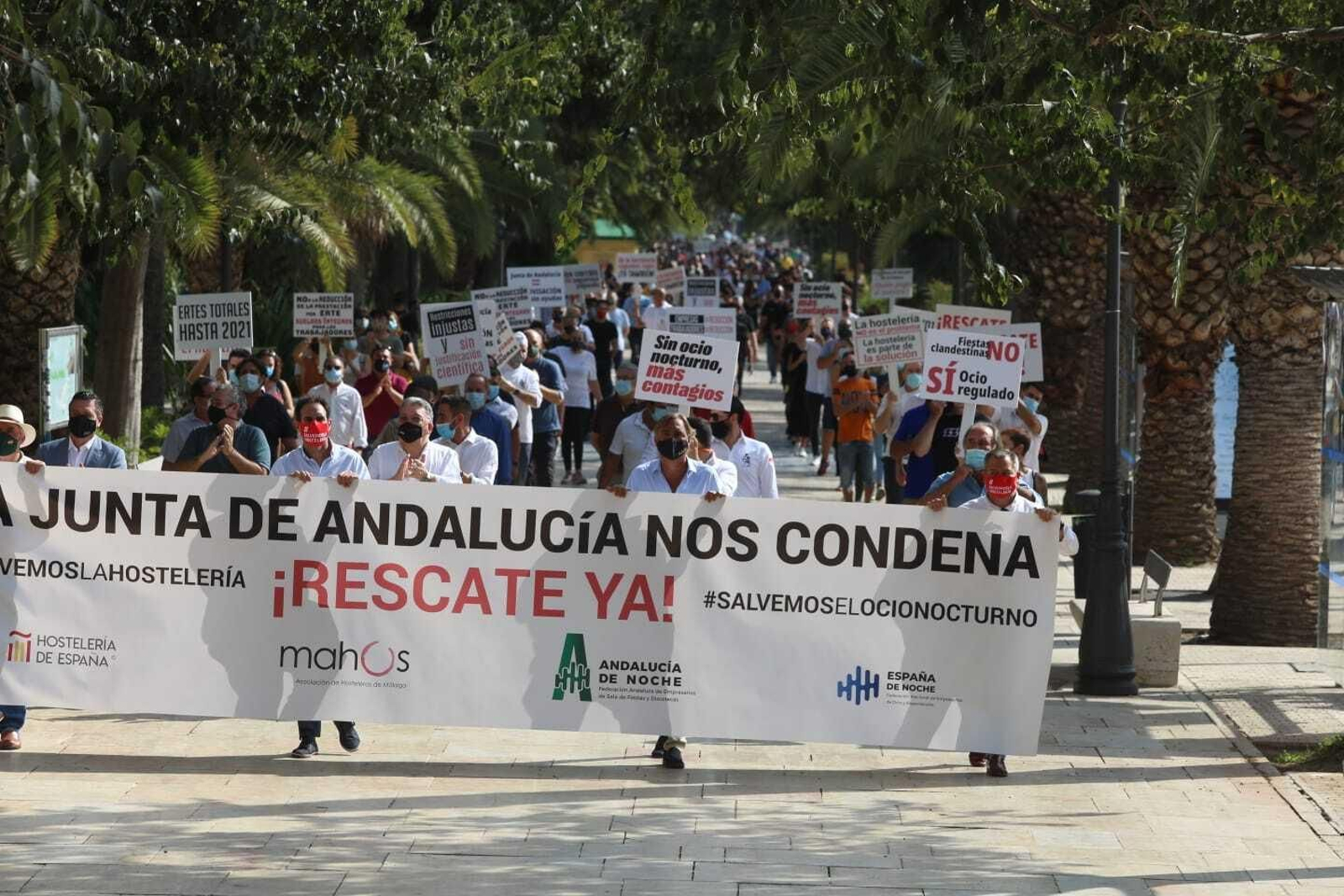 Fotos: Los hosteleros de Málaga alzan la voz para exigir un plan de rescate