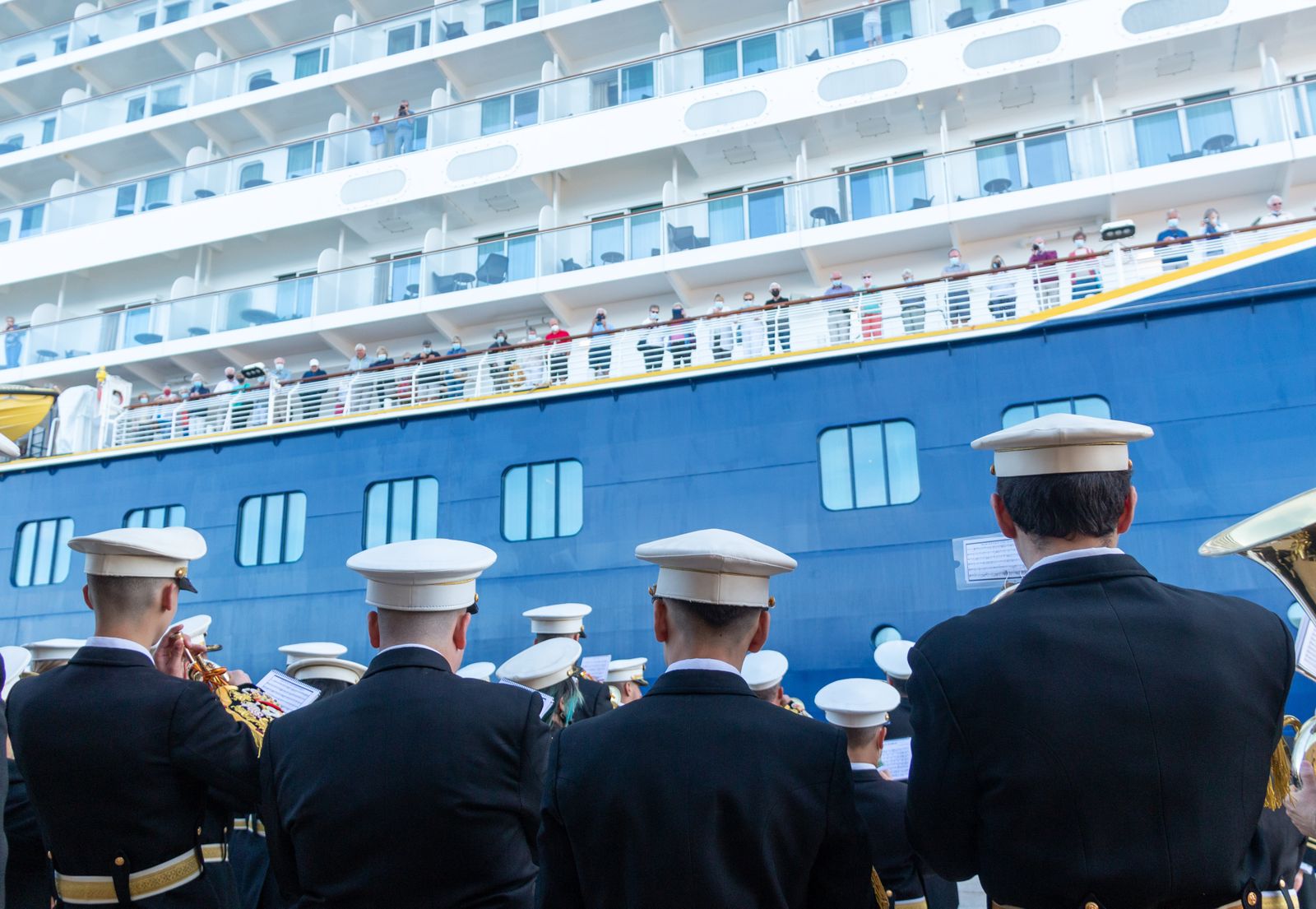 El Spirit Of Discovery inaugura la temporada de cruceros en el Puerto de Motril, en imágenes